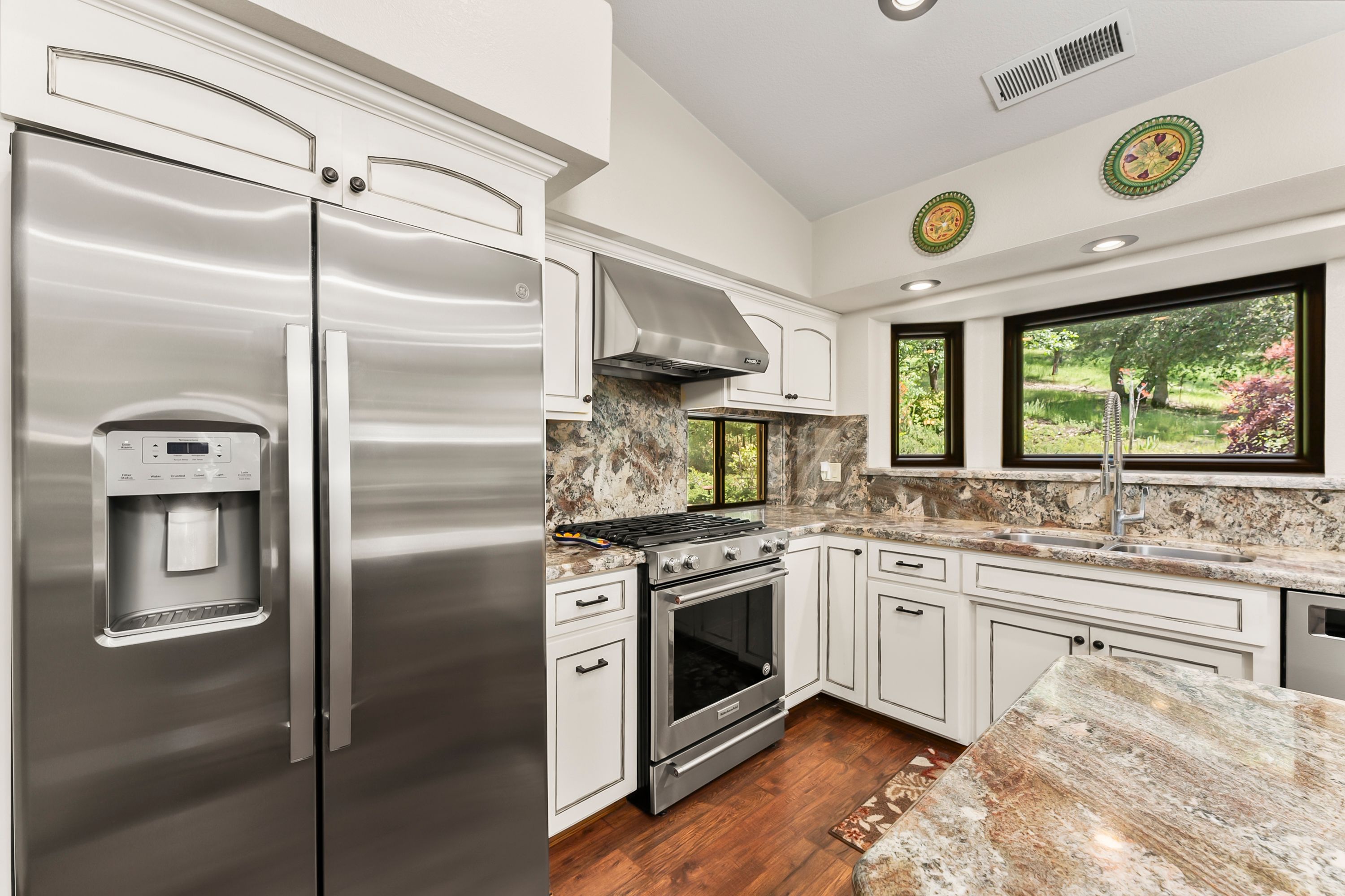  21 Acres - Gated - Renovated - 物件實景