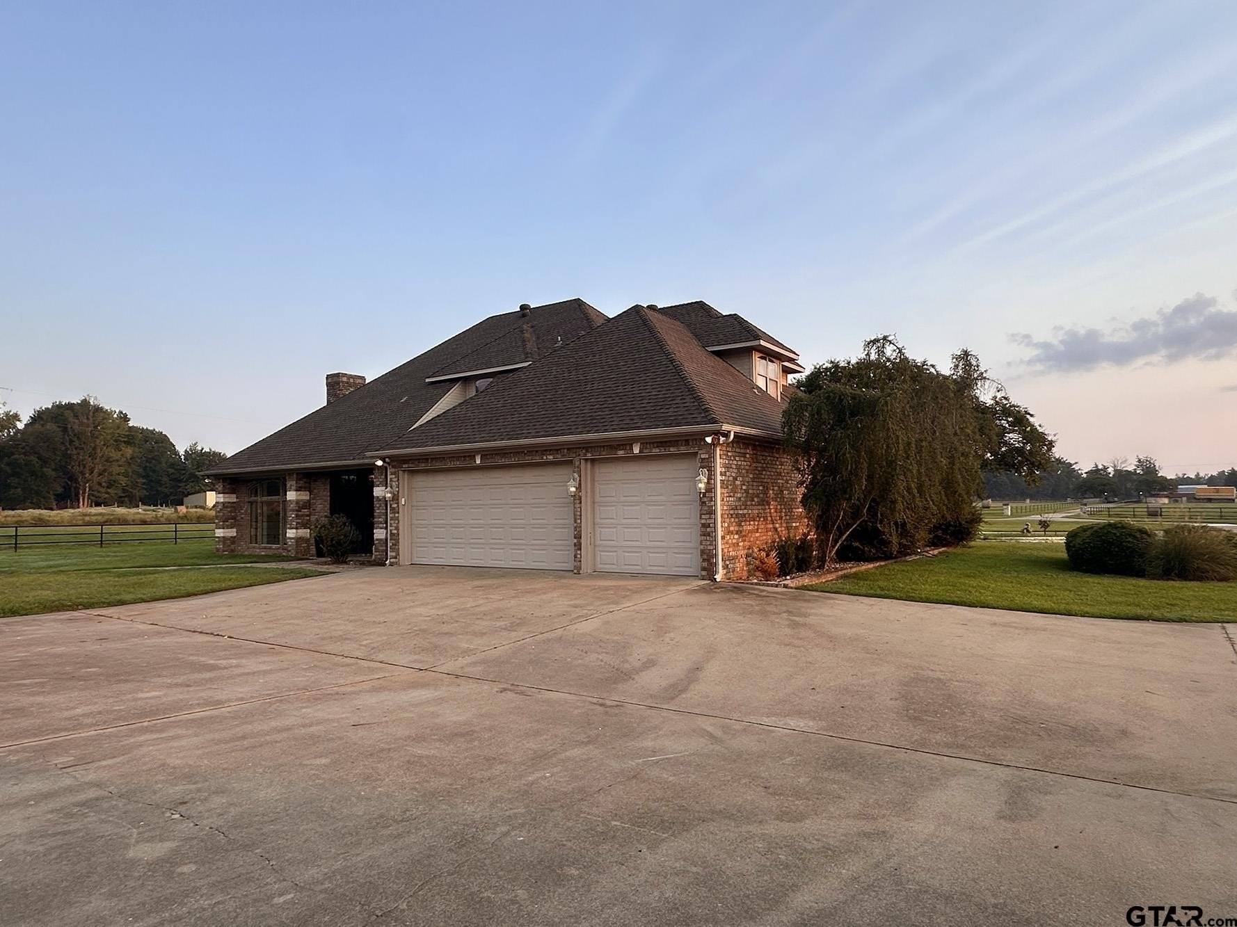 Pittsburg, Texas, 75686, United States, 5 Bedrooms Bedrooms, ,4 BathroomsBathrooms,Residential,For Sale,1978911
