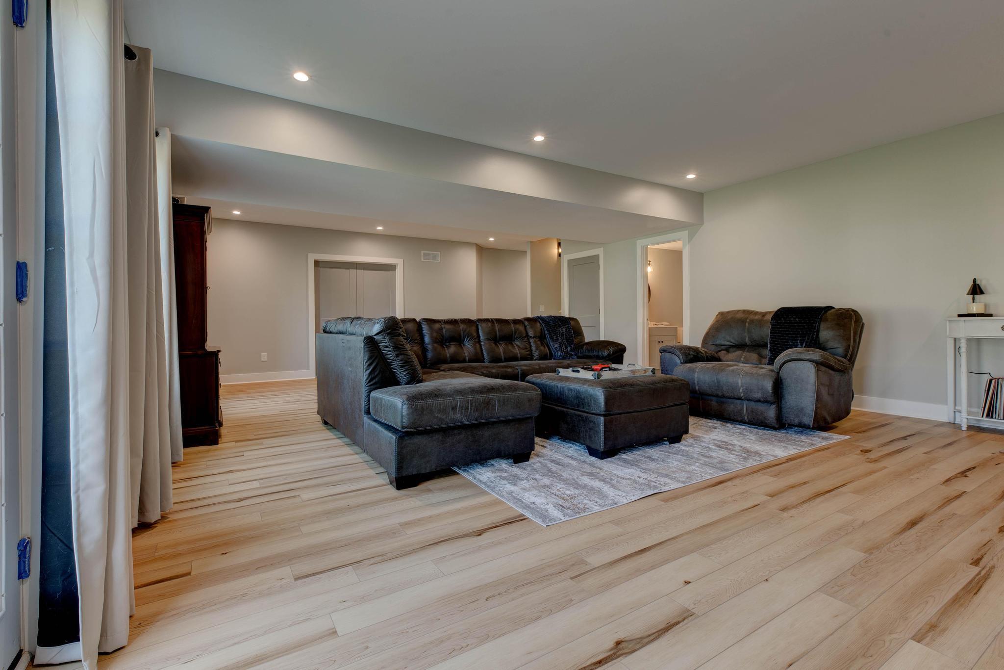 Richmond, Kentucky, 40475, United States, 4 Bedrooms Bedrooms, ,6 BathroomsBathrooms,Residential,For Sale,1971513