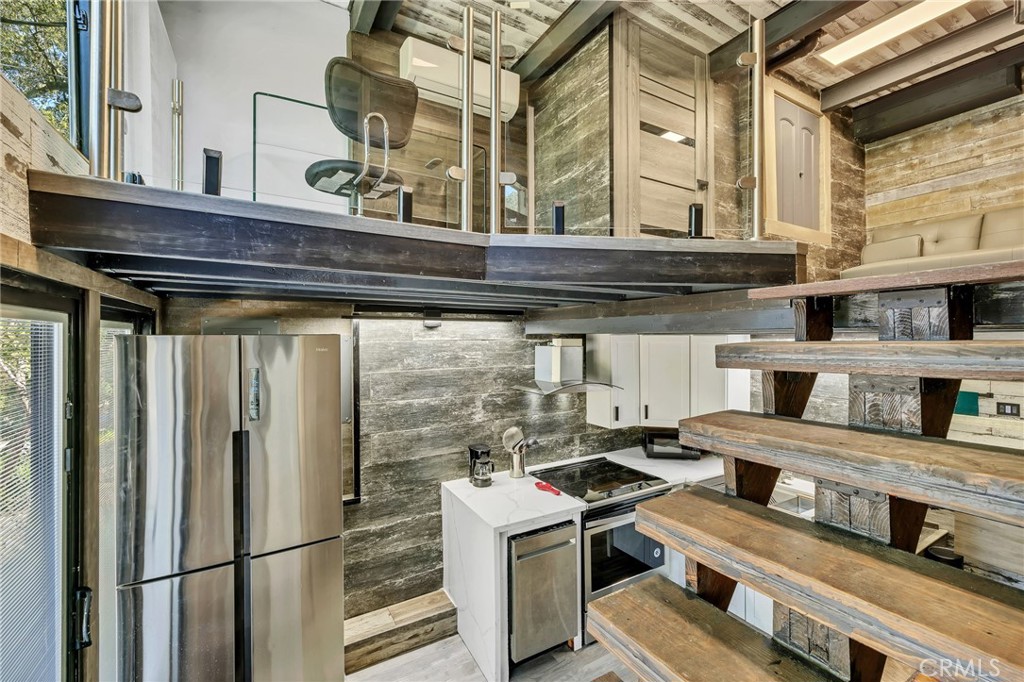 Woodland Hills, California, 91364, United States, 4 Bedrooms Bedrooms, ,2 BathroomsBathrooms,Residential,For Sale,1975100