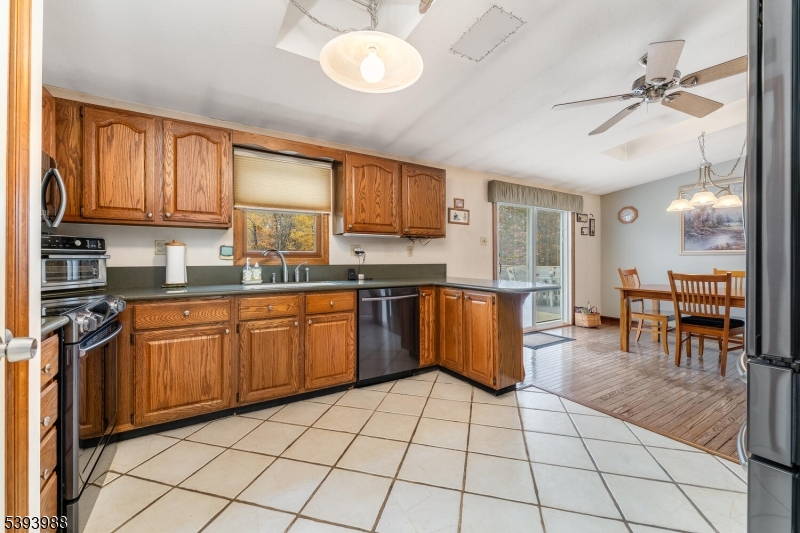 Newton, New Jersey, 07860, United States, 3 Bedrooms Bedrooms, ,3 BathroomsBathrooms,Residential,For Sale,1980842