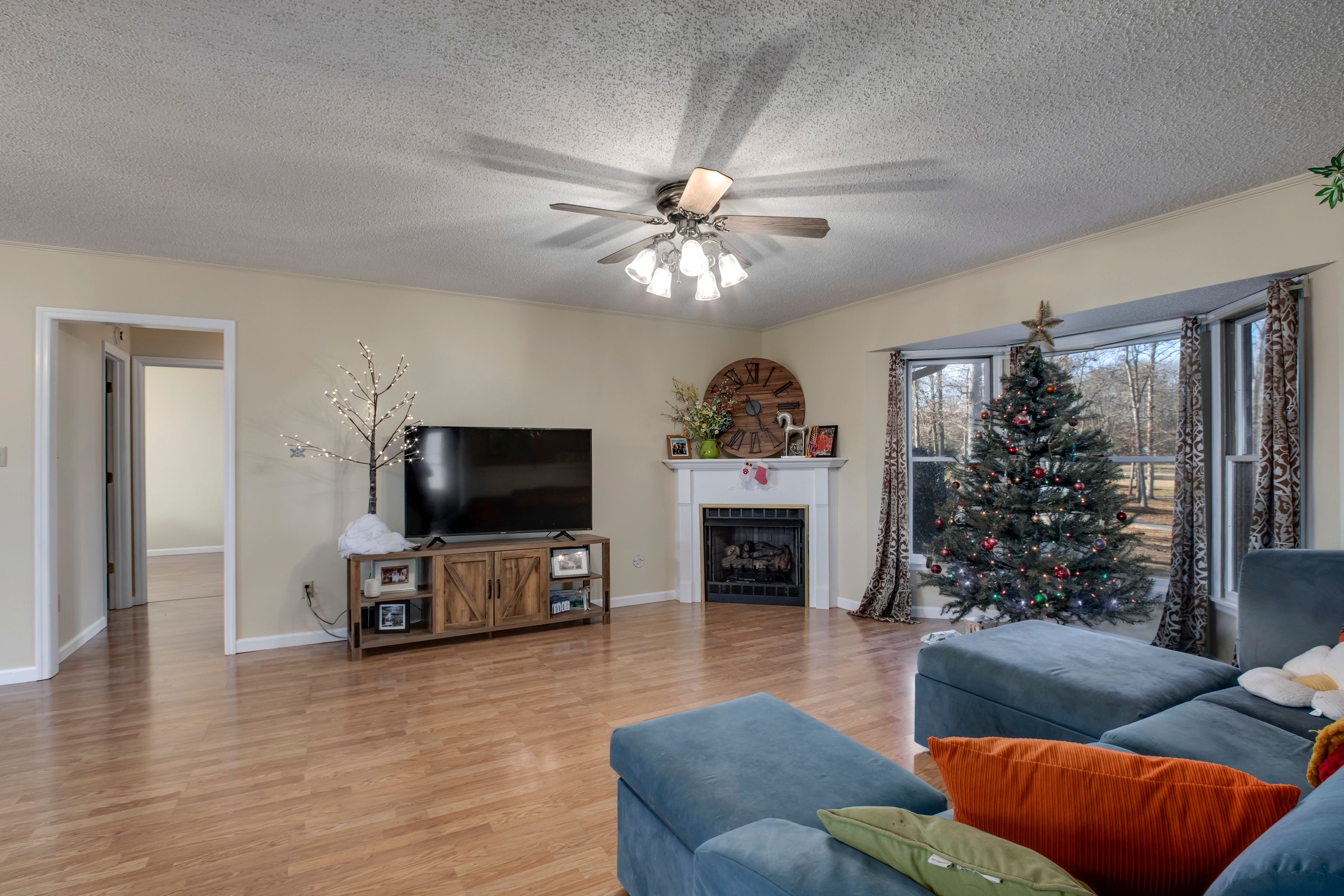 Loudon, Tennessee, 37774, United States, 3 Bedrooms Bedrooms, ,3 BathroomsBathrooms,Residential,For Sale,2011401