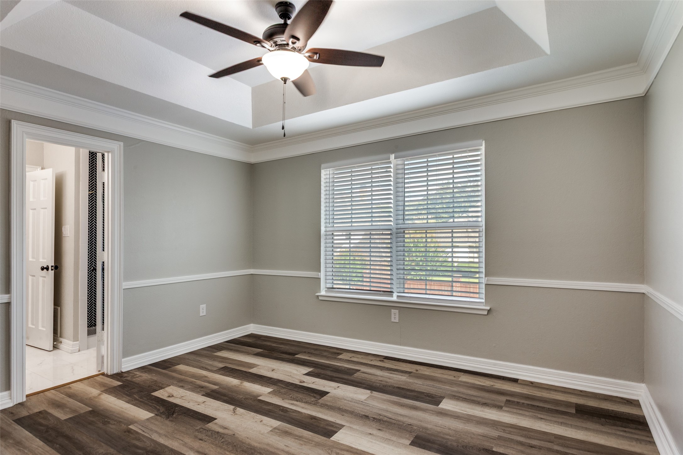 Arlington, Texas, 76013, United States, 4 Bedrooms Bedrooms, ,5 BathroomsBathrooms,Residential,For Sale,1967693