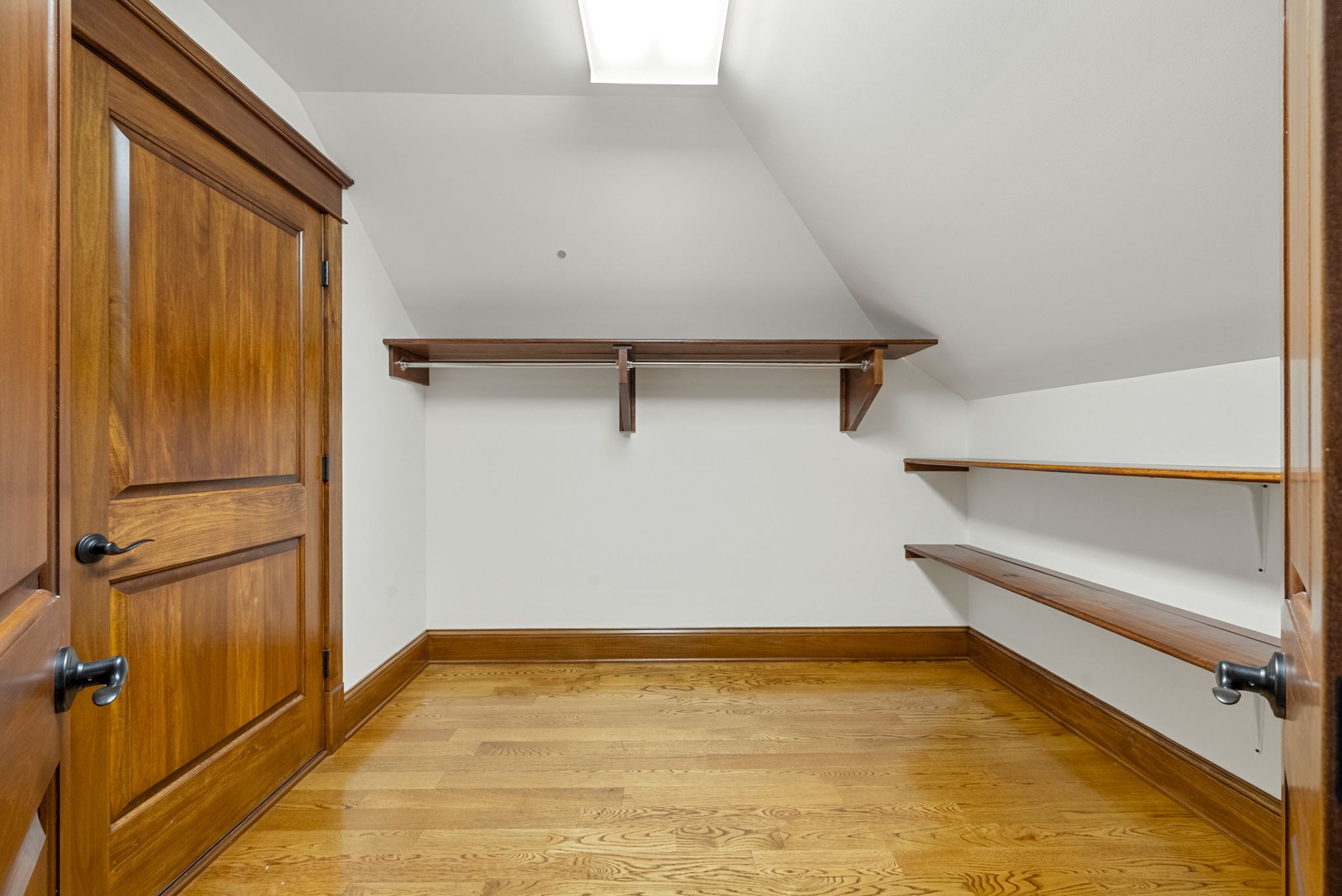 Clarksville, Tennessee, 37040, United States, 4 Bedrooms Bedrooms, ,4 BathroomsBathrooms,Residential,For Sale,1981354