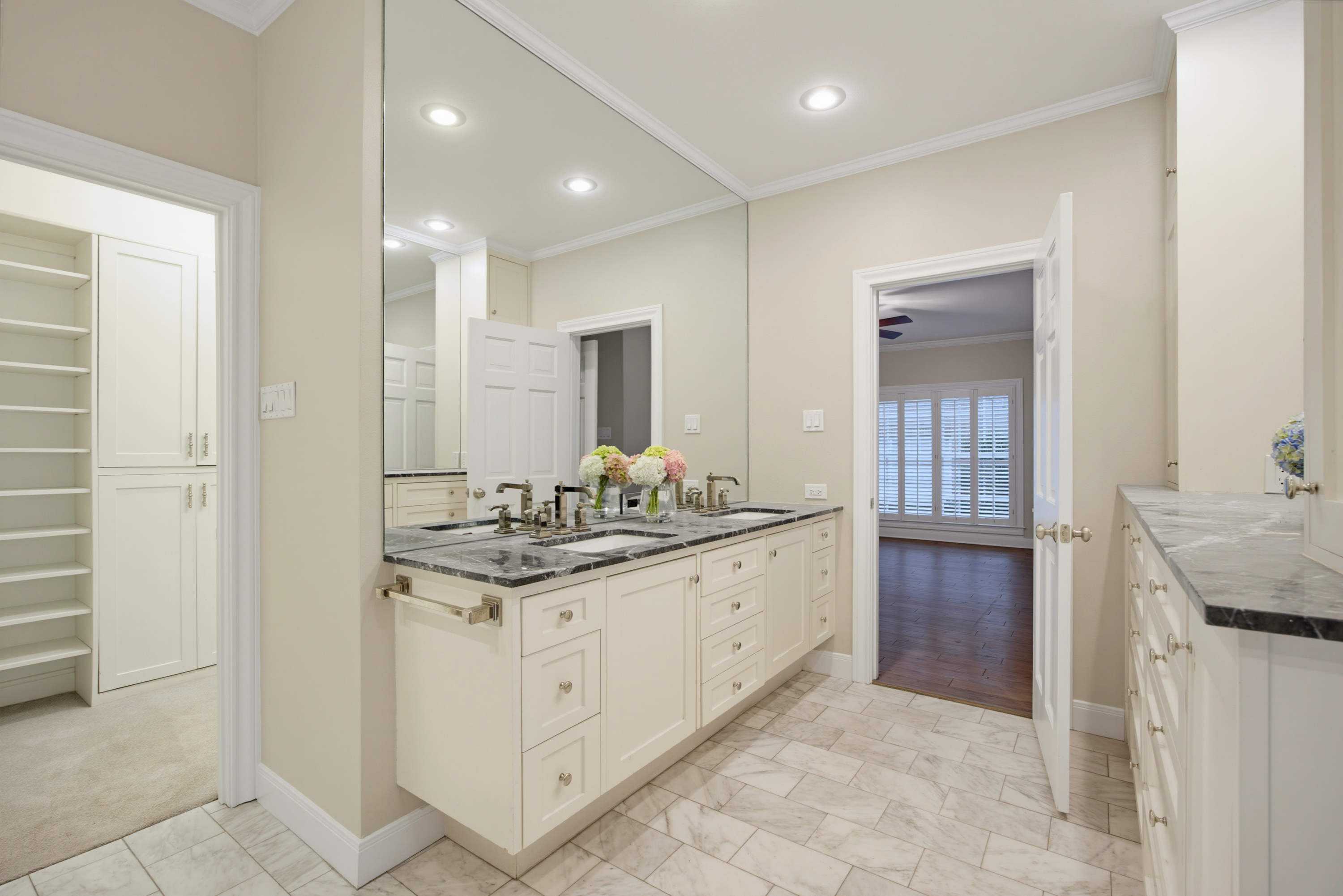  Highland Park Fabulous Three Bedroom Corner Condo at The Savoy, HPISD - 物件實景