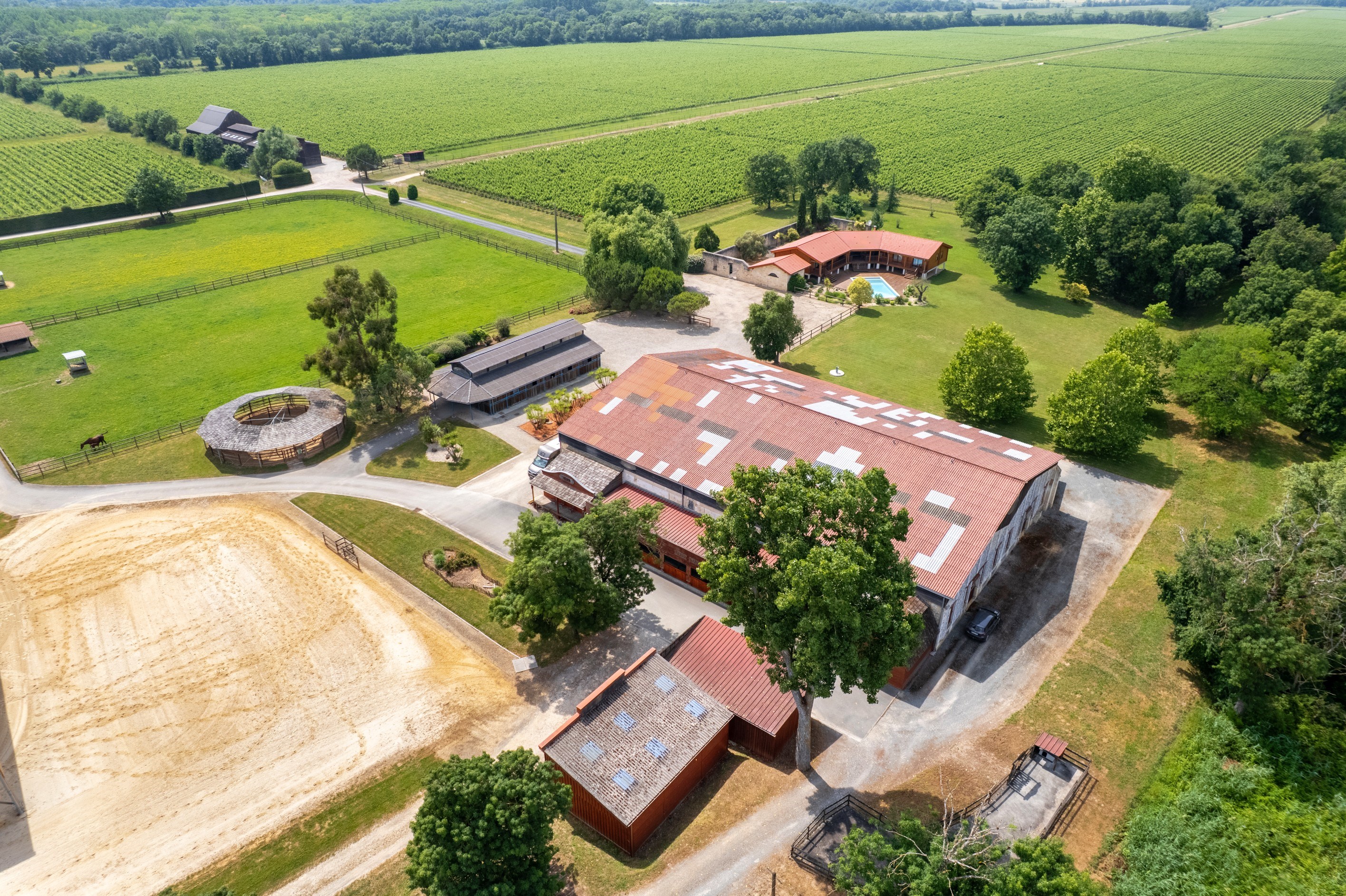  AN EXCEPTIONAL MIXED-USE PROPERTY COMBINING RESIDENTIAL, EQUESTRIAN AND WINE-PR… - 物件實景