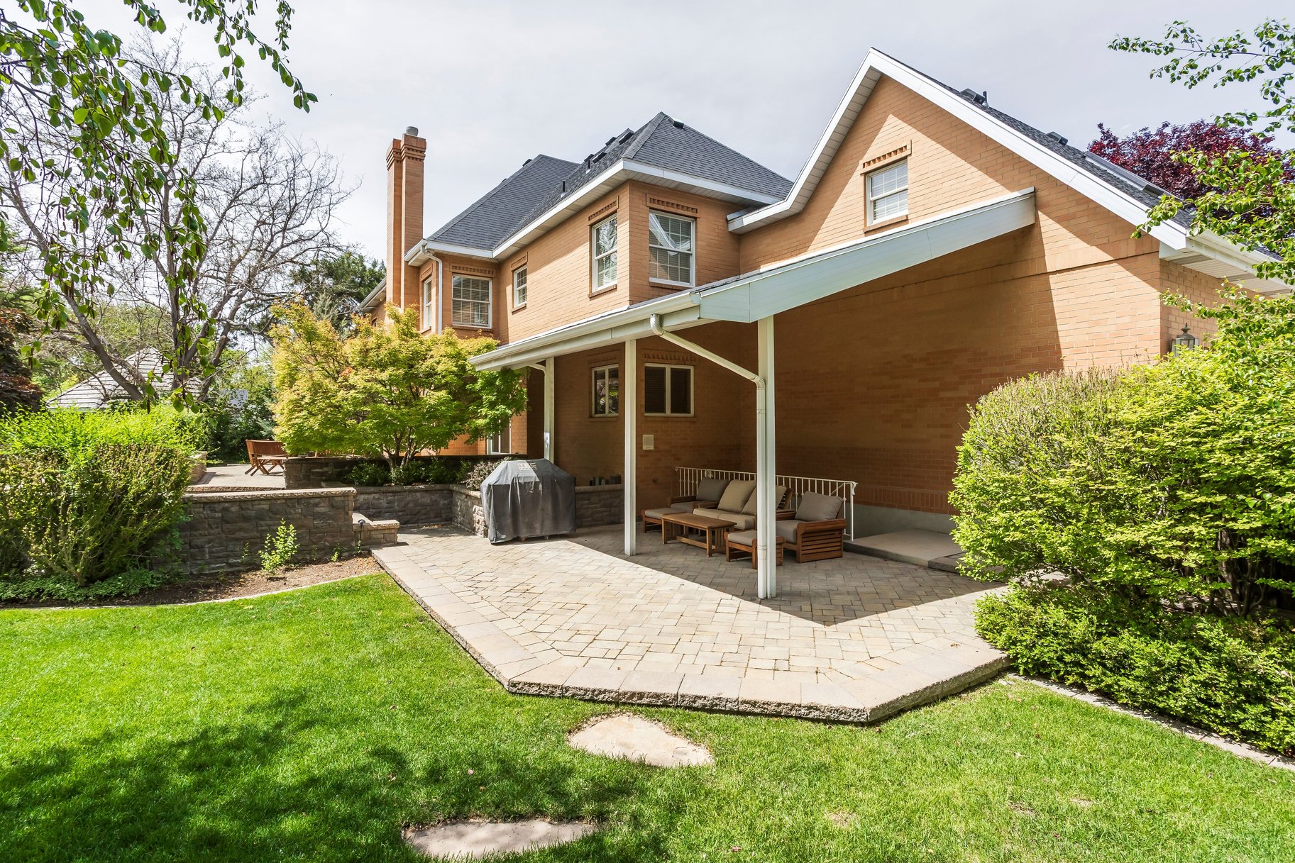  Custom Brick Beauty on Quiet Cul-de-Sac with Luxury Outdoor Living - 物件實景