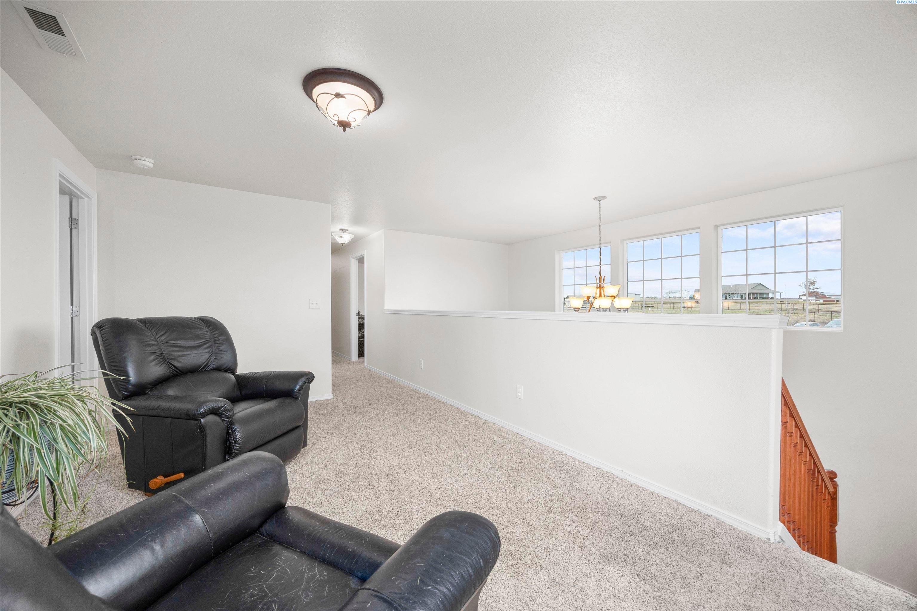 Eltopia, Washington, 99330, United States, 5 Bedrooms Bedrooms, ,4 BathroomsBathrooms,Residential,For Sale,2012124