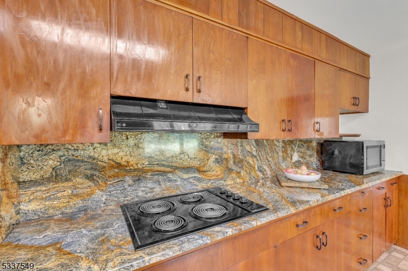 Raritan Twp., New Jersey, 08822, United States, 3 Bedrooms Bedrooms, ,2 BathroomsBathrooms,Residential,For Sale,1951157