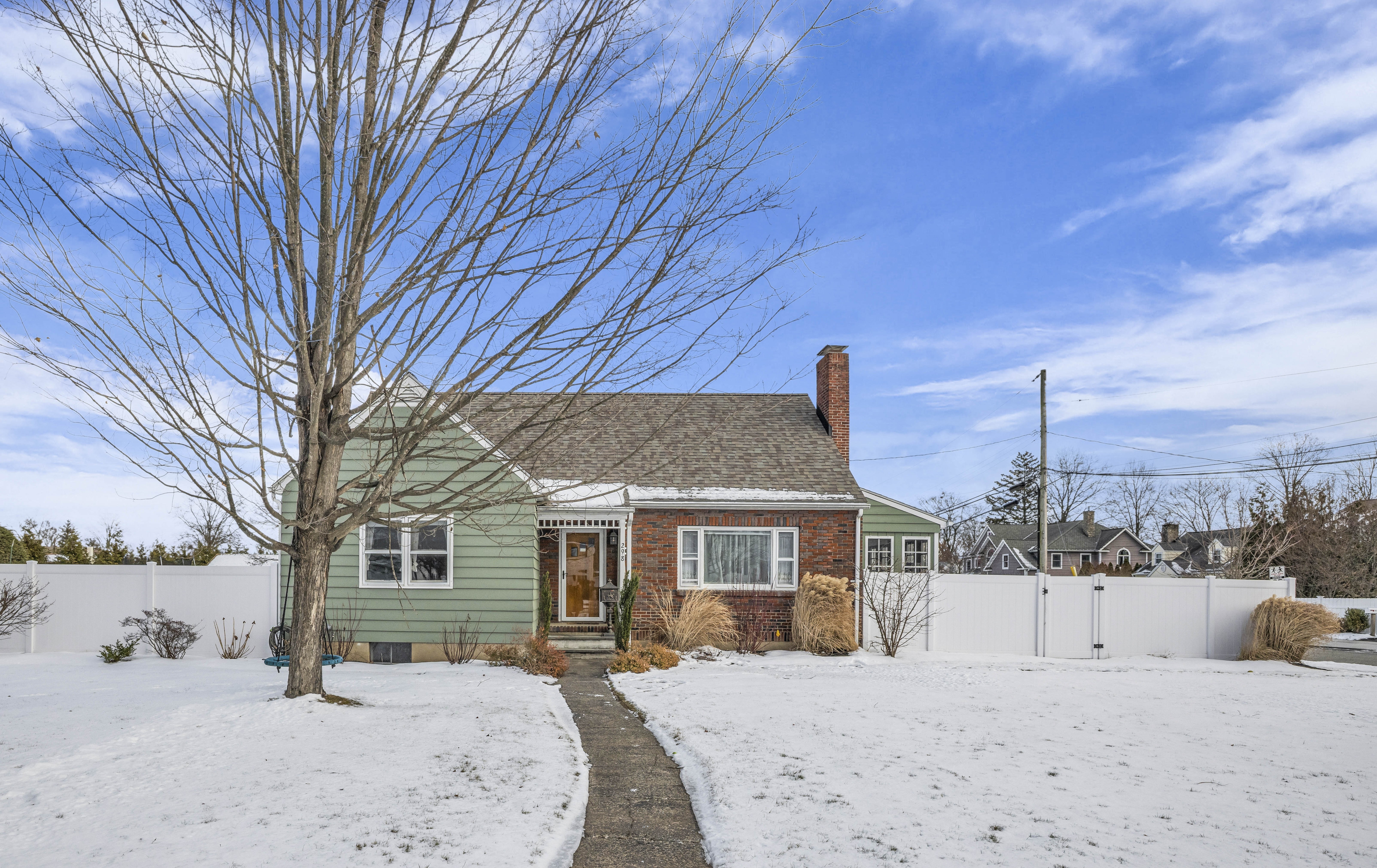 Pompton Plains, New Jersey, 07444, United States, 4 Bedrooms Bedrooms, ,3 BathroomsBathrooms,Residential,For Sale,2007489