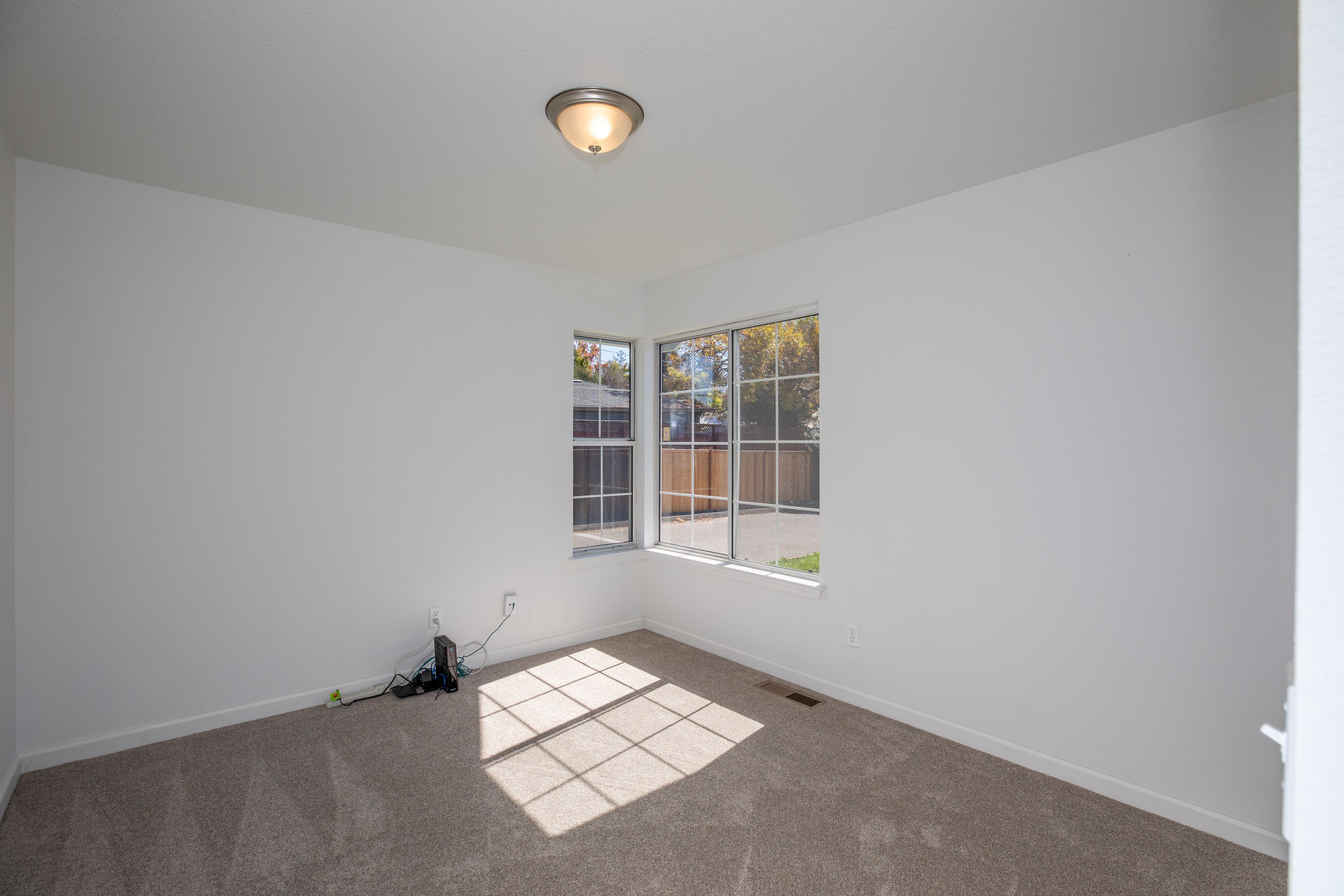  1621 Woodhue Avenue - 物件實景