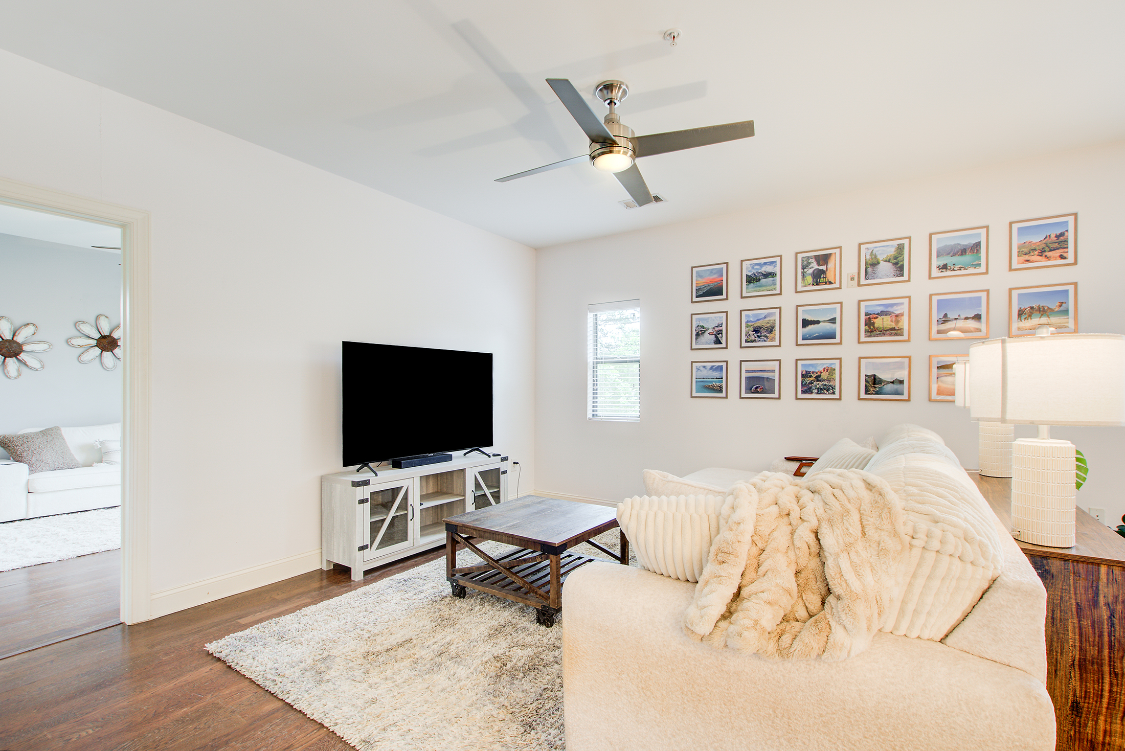  Beautifully Maintained and Light-filled Top Floor Corner Unit - 物件實景