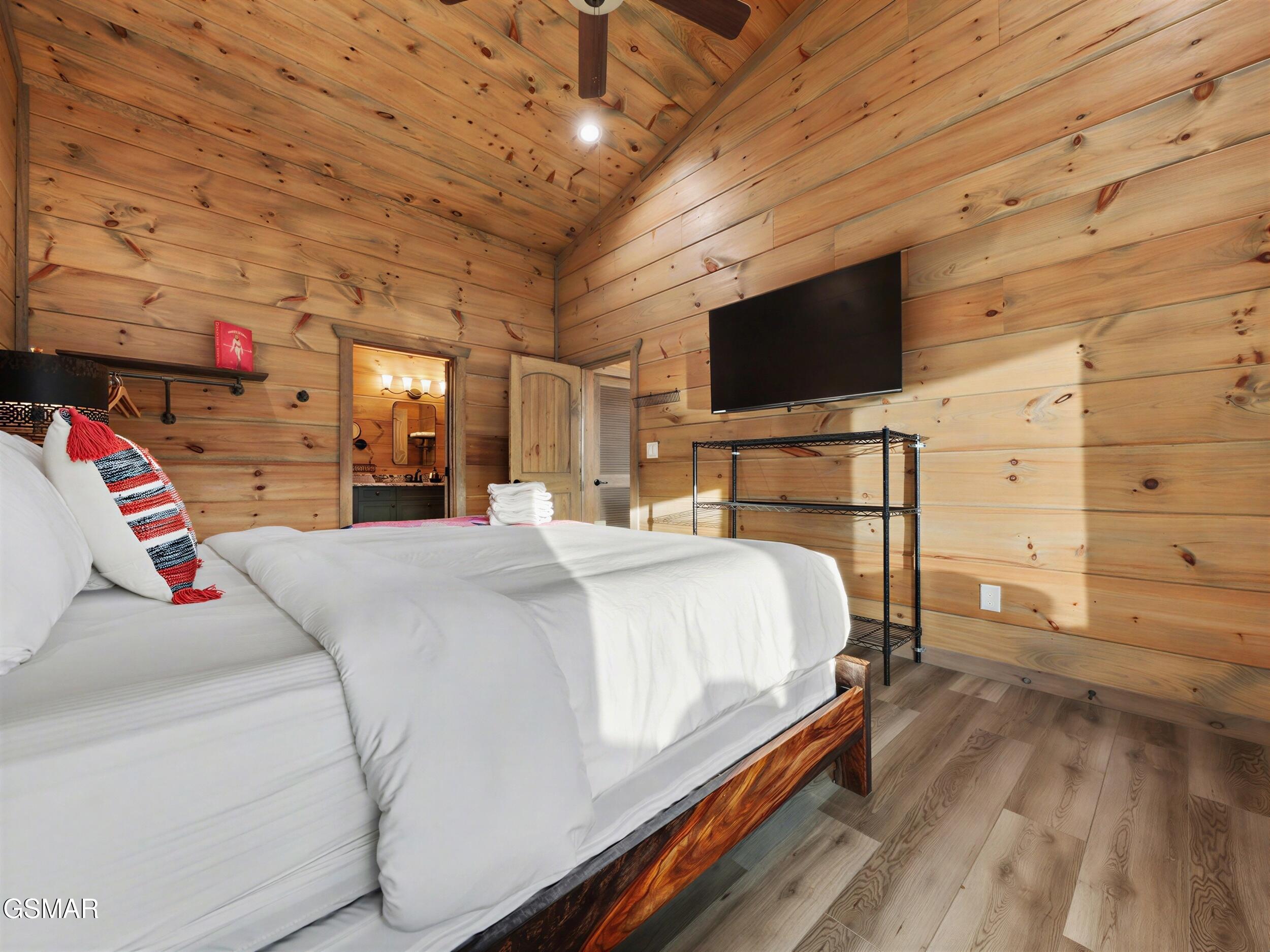 Gatlinburg, Tennessee, 37738, United States, 3 Bedrooms Bedrooms, ,4 BathroomsBathrooms,Residential,For Sale,2012548