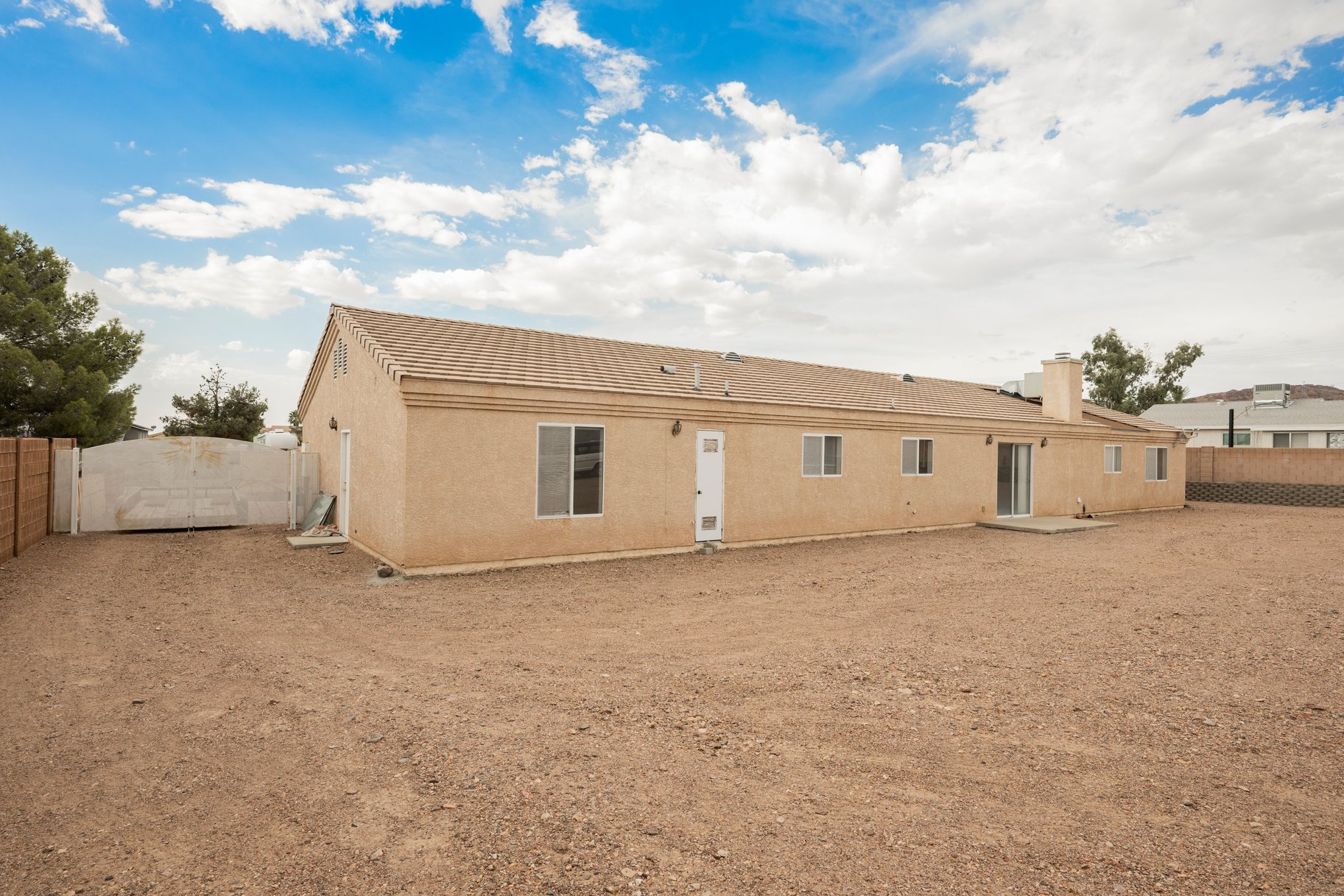  Rare Half Acre Opportunity in Henderson HOA, RV Hookups, Endless Potential - 物件實景