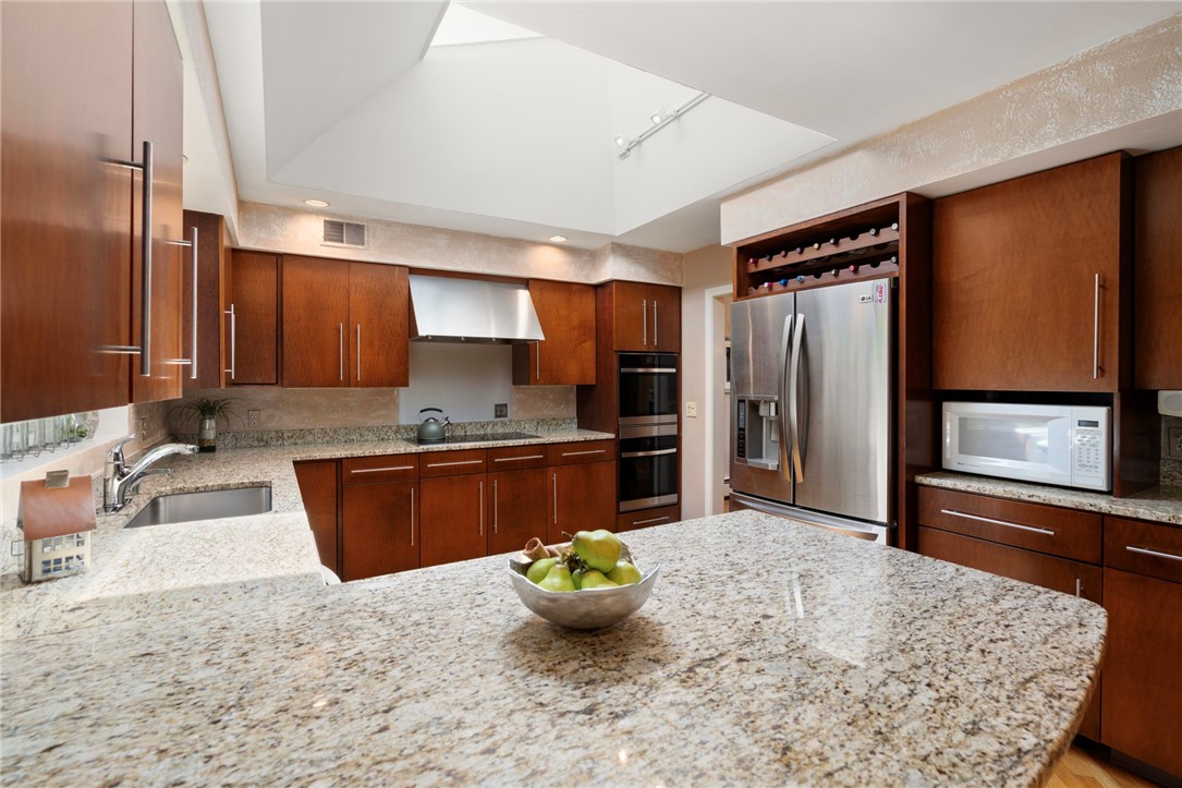 Cranston, Rhode Island, 02920, United States, 4 Bedrooms Bedrooms, ,5 BathroomsBathrooms,Residential,For Sale,1916755