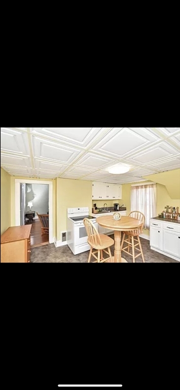 252 Somerset Ave, Taunton, Massachusetts, 02780, United States, 4 Bedrooms Bedrooms, ,2 BathroomsBathrooms,Residential,For Sale,252 Somerset Ave,1494405
