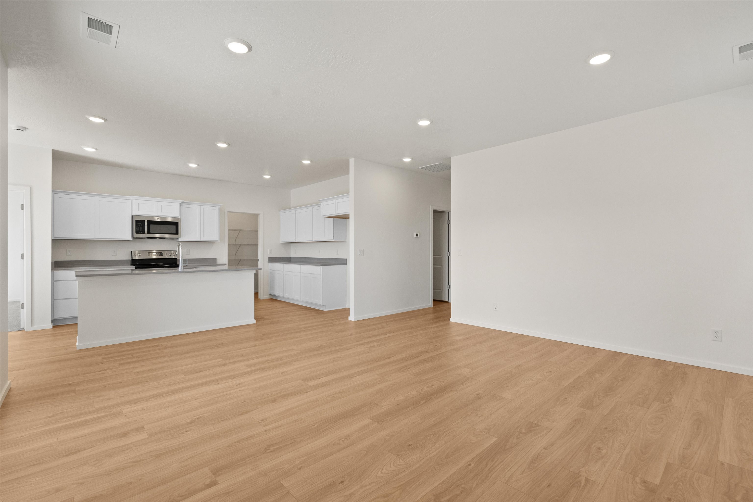 Deer Park, Washington, 99006, United States, 3 Bedrooms Bedrooms, ,2 BathroomsBathrooms,Residential,For Sale,1954532