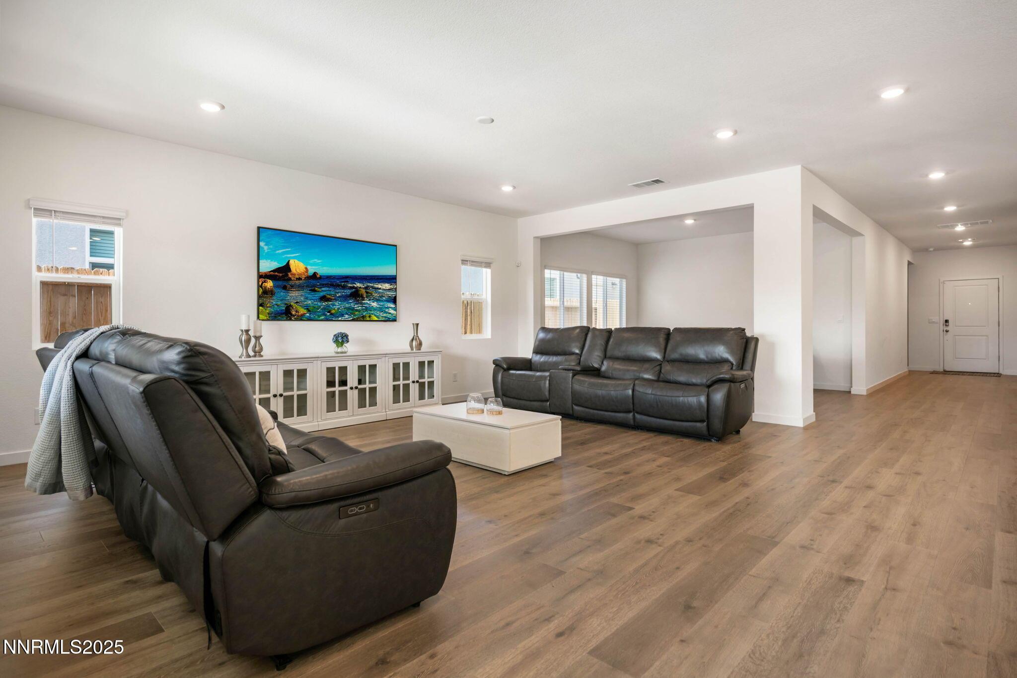 Dayton, Nevada, 89403, United States, 4 Bedrooms Bedrooms, ,3 BathroomsBathrooms,Residential,For Sale,1988311