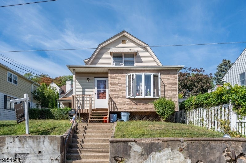 Haledon Boro, New Jersey, 07508, United States, 4 Bedrooms Bedrooms, ,3 BathroomsBathrooms,Residential,For Sale,1978211