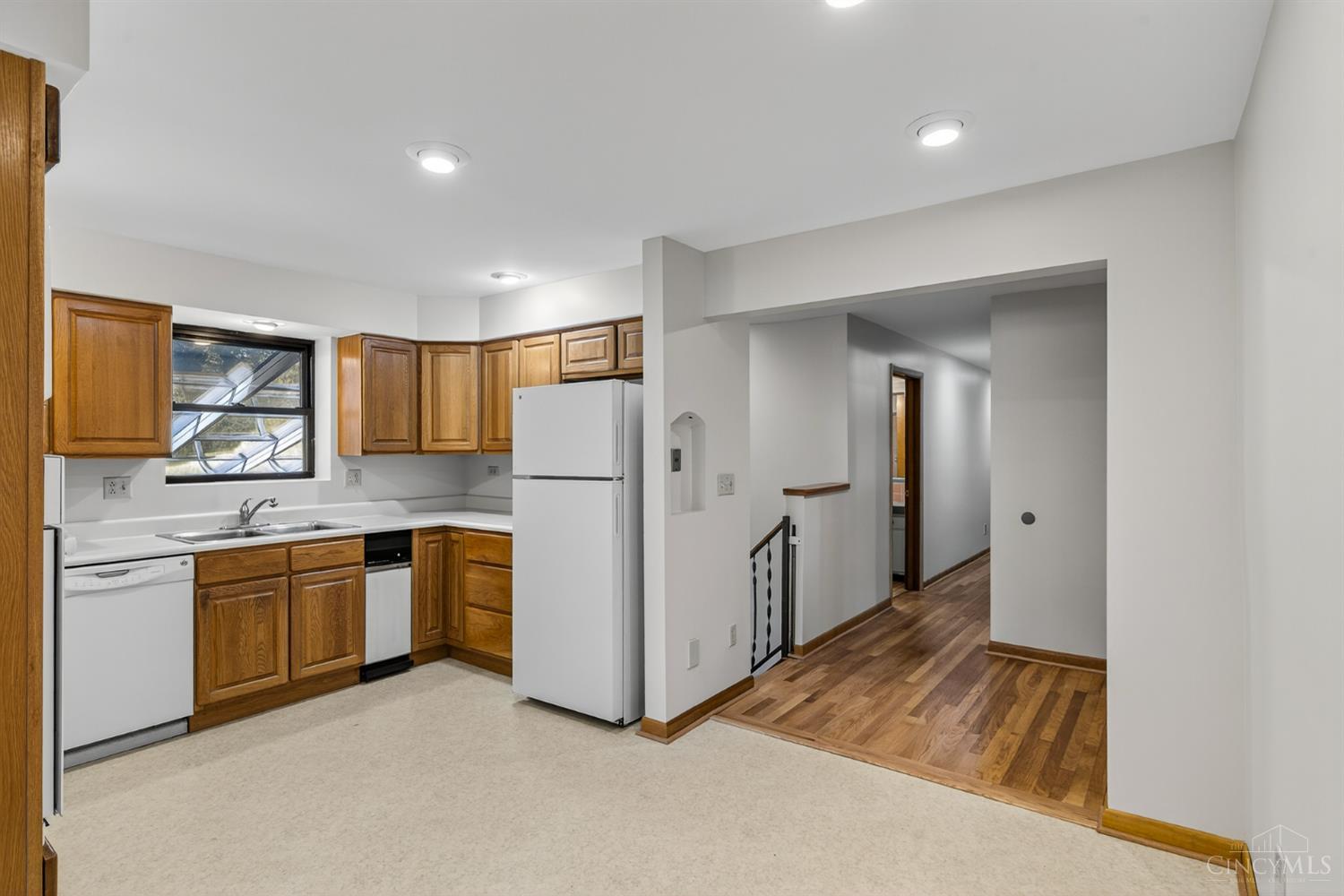 Madeira, Ohio, 45243, United States, 3 Bedrooms Bedrooms, ,2 BathroomsBathrooms,Residential,For Sale,1971231