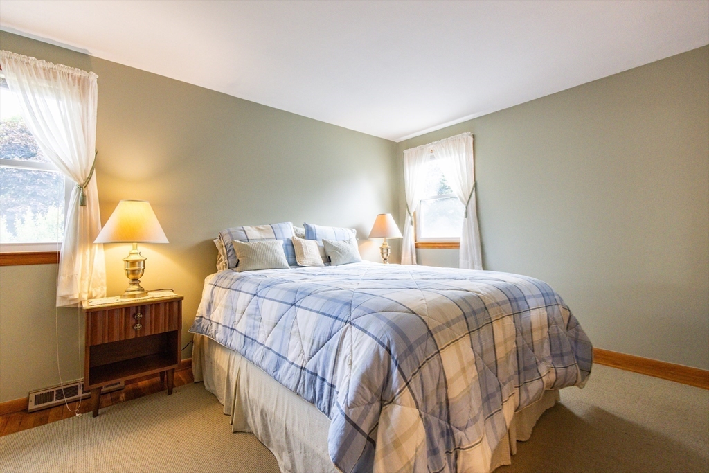 Stoughton, Massachusetts, 02072, United States, 4 Bedrooms Bedrooms, ,2 BathroomsBathrooms,Residential,For Sale,1976018