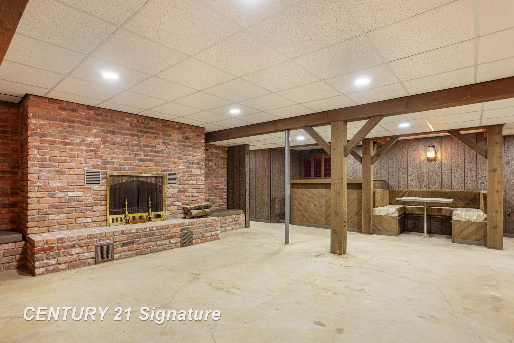 Hemlock, Michigan, 48626, United States, 6 Bedrooms Bedrooms, ,5 BathroomsBathrooms,Residential,For Sale,1984080