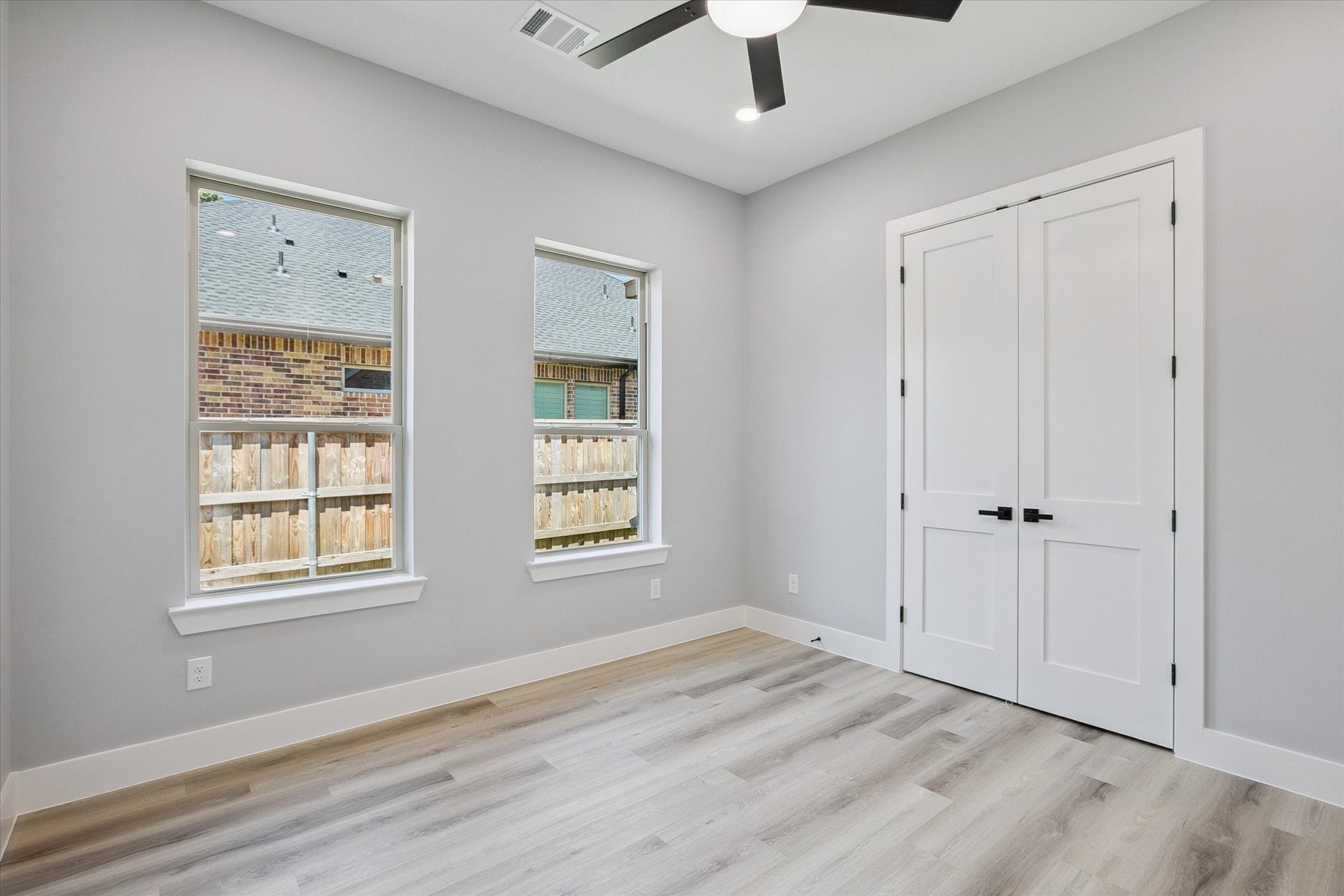 Arlington, Texas, 76012, United States, 4 Bedrooms Bedrooms, ,3 BathroomsBathrooms,Residential,For Sale,1974791