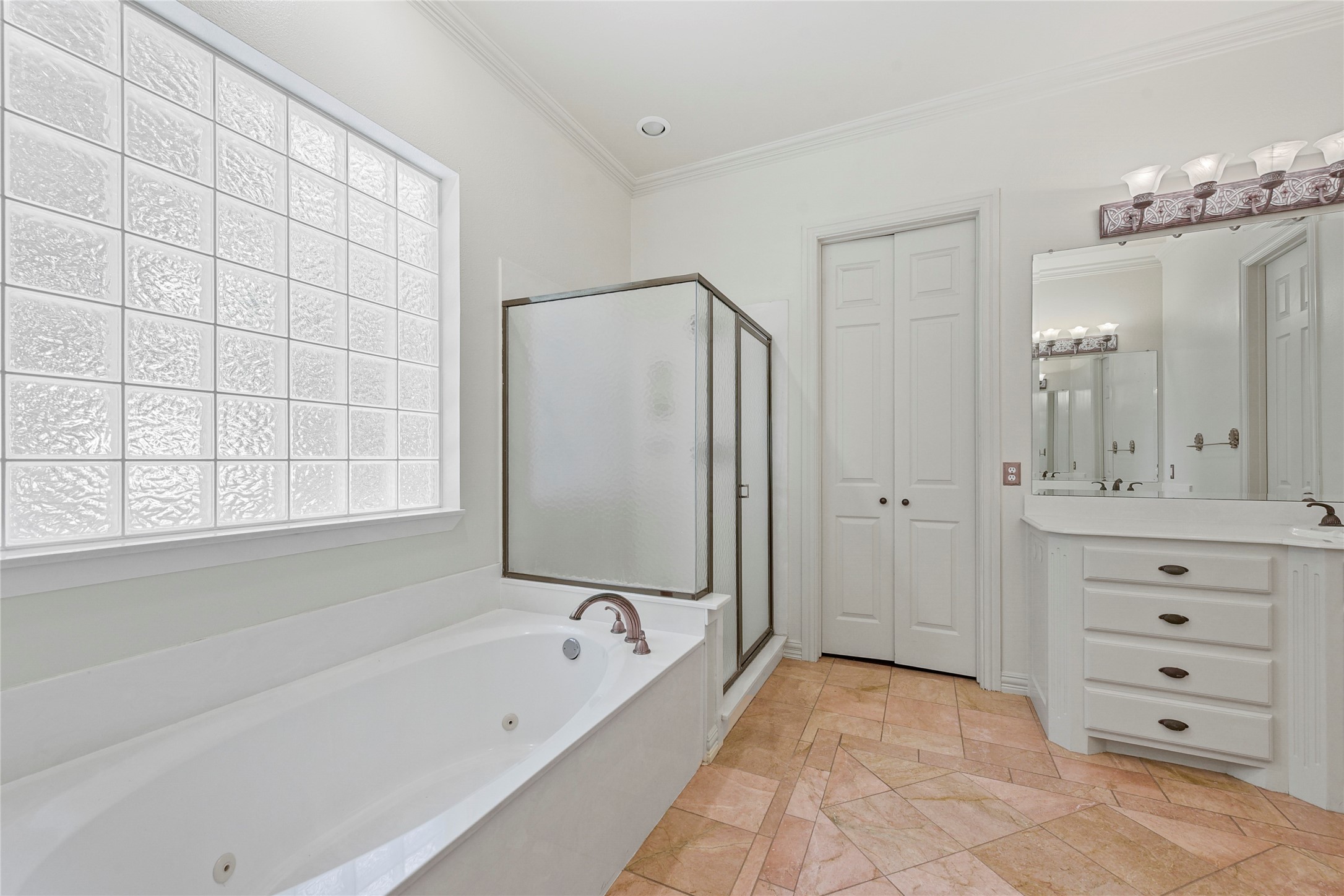 Heath, Texas, 75032, United States, 4 Bedrooms Bedrooms, ,3 BathroomsBathrooms,Residential,For Sale,1829391
