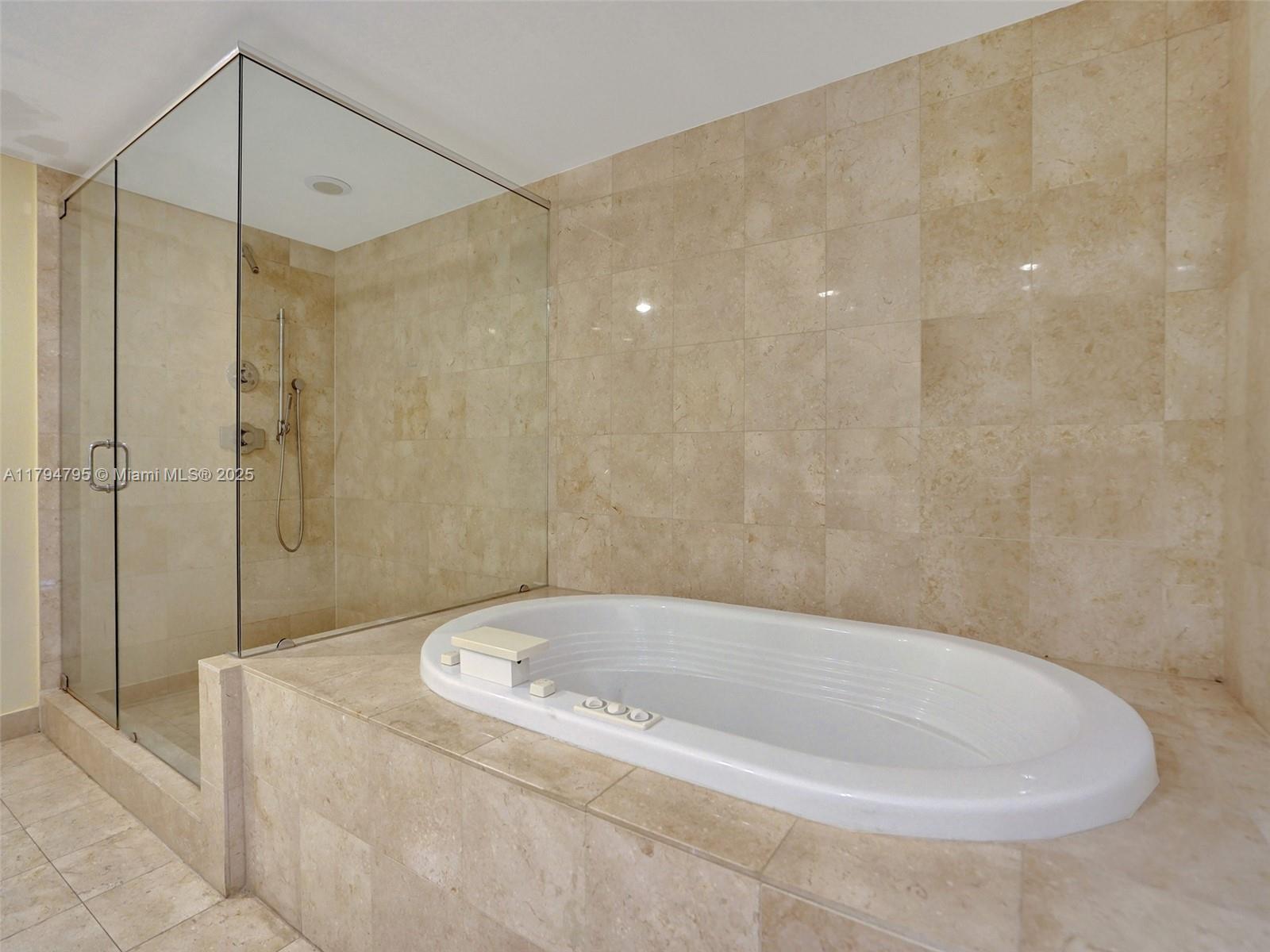 Sunny Isles Beach, Florida, 33160, United States, 2 Bedrooms Bedrooms, ,3 BathroomsBathrooms,Residential,For Sale,1794345
