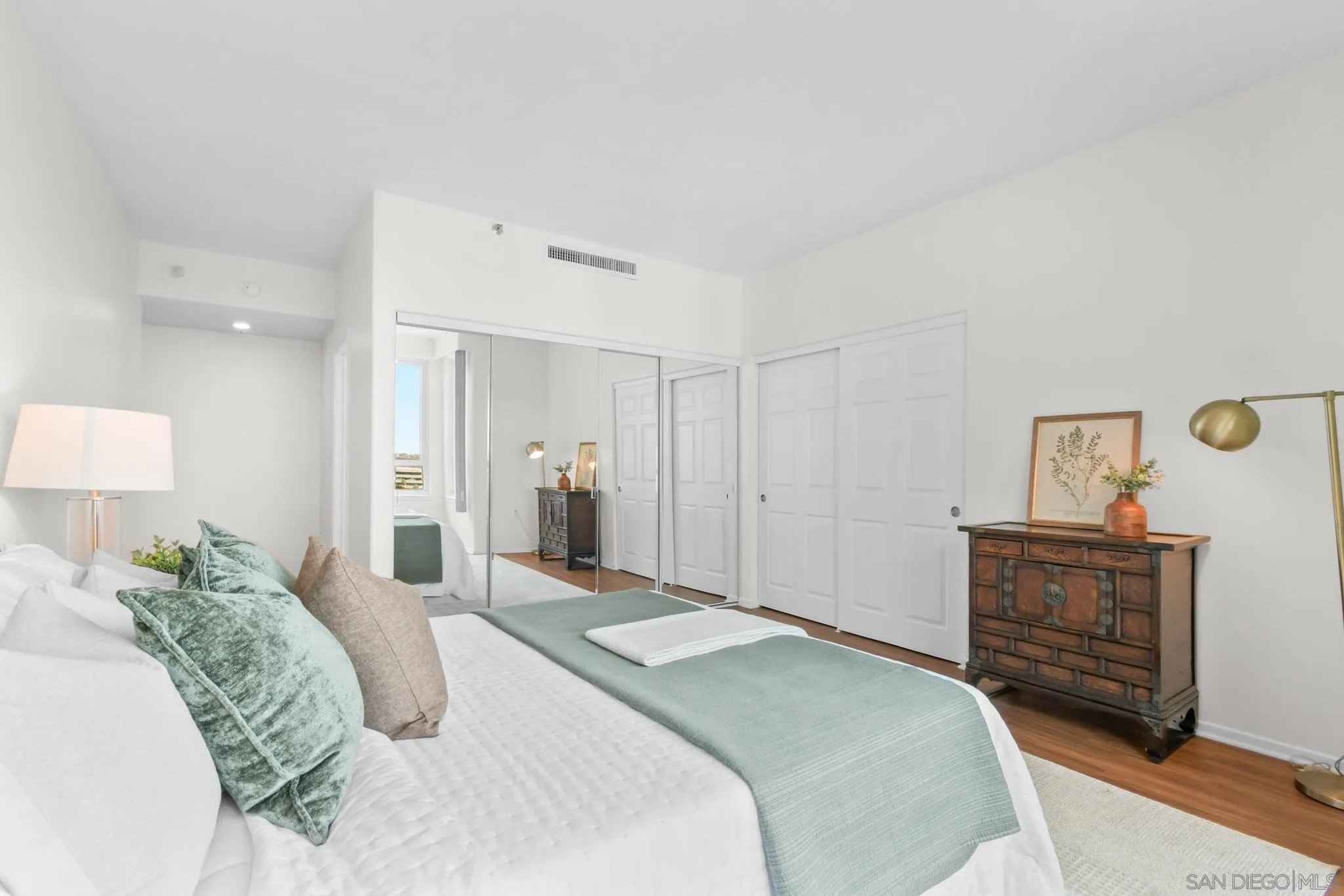 San Diego, California, 92122, United States, 2 Bedrooms Bedrooms, ,2 BathroomsBathrooms,Residential,For Sale,1972545