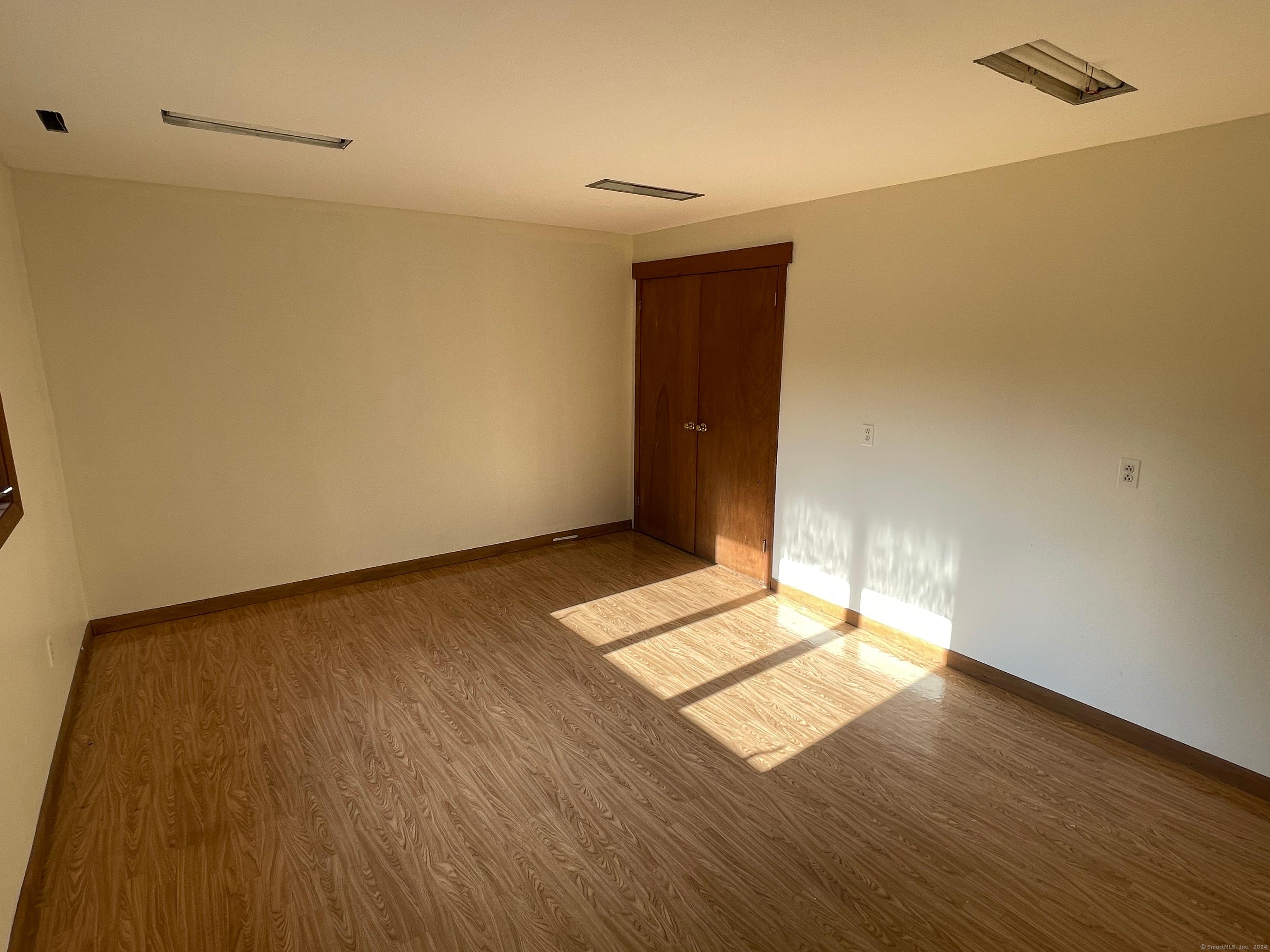 Litchfield, Connecticut, 06759, United States, 3 Bedrooms Bedrooms, ,3 BathroomsBathrooms,Residential,For Sale,1937635