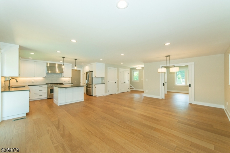 Essex Fells Twp., New Jersey, 07021, United States, 4 Bedrooms Bedrooms, ,4 BathroomsBathrooms,Residential,For Sale,1885303