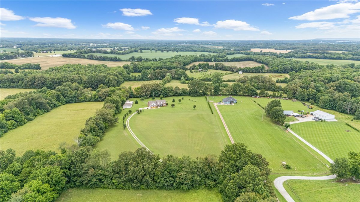Winchester, Tennessee, 37398, United States, 4 Bedrooms Bedrooms, ,2 BathroomsBathrooms,Residential,For Sale,1921635