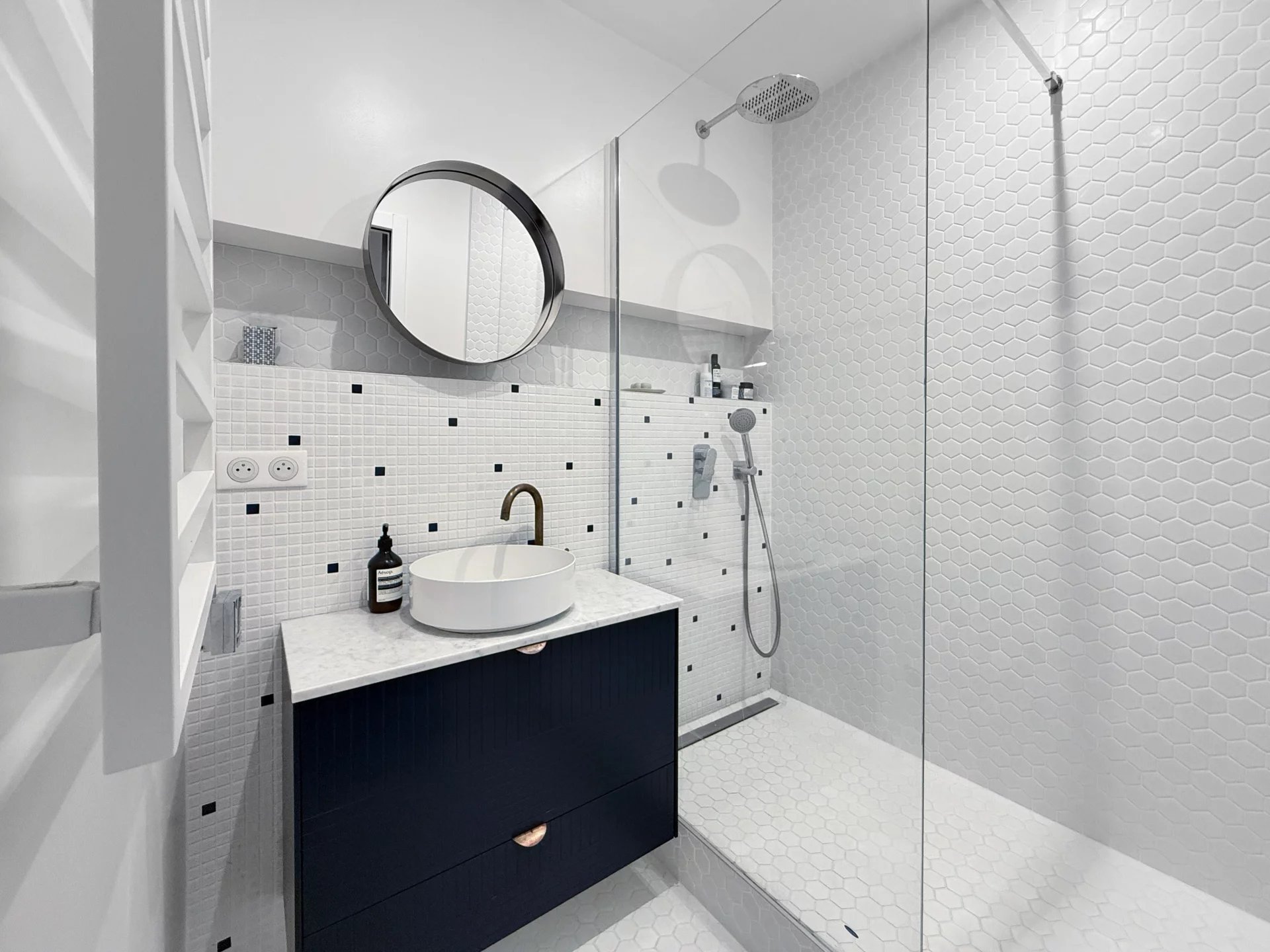 Suresnes, Île-de-France, 92150, FR, 3 Bedrooms Bedrooms, ,3 BathroomsBathrooms,Residential,For Sale,1991868