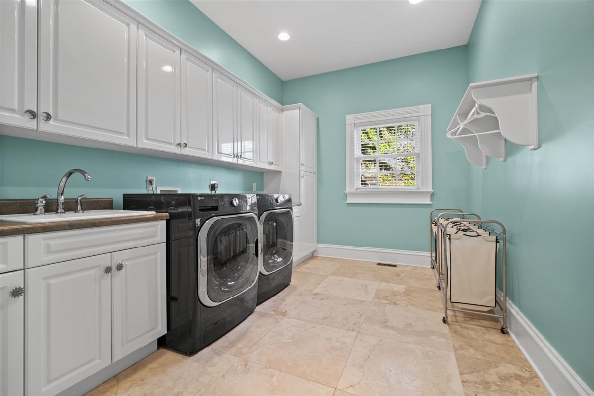 Bloomington, Illinois, 61704, United States, 4 Bedrooms Bedrooms, ,7 BathroomsBathrooms,Residential,For Sale,1941288