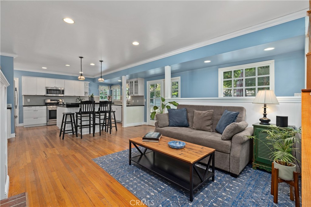 Studio City, California, 91602, United States, 5 Bedrooms Bedrooms, ,4 BathroomsBathrooms,Residential,For Sale,1947106