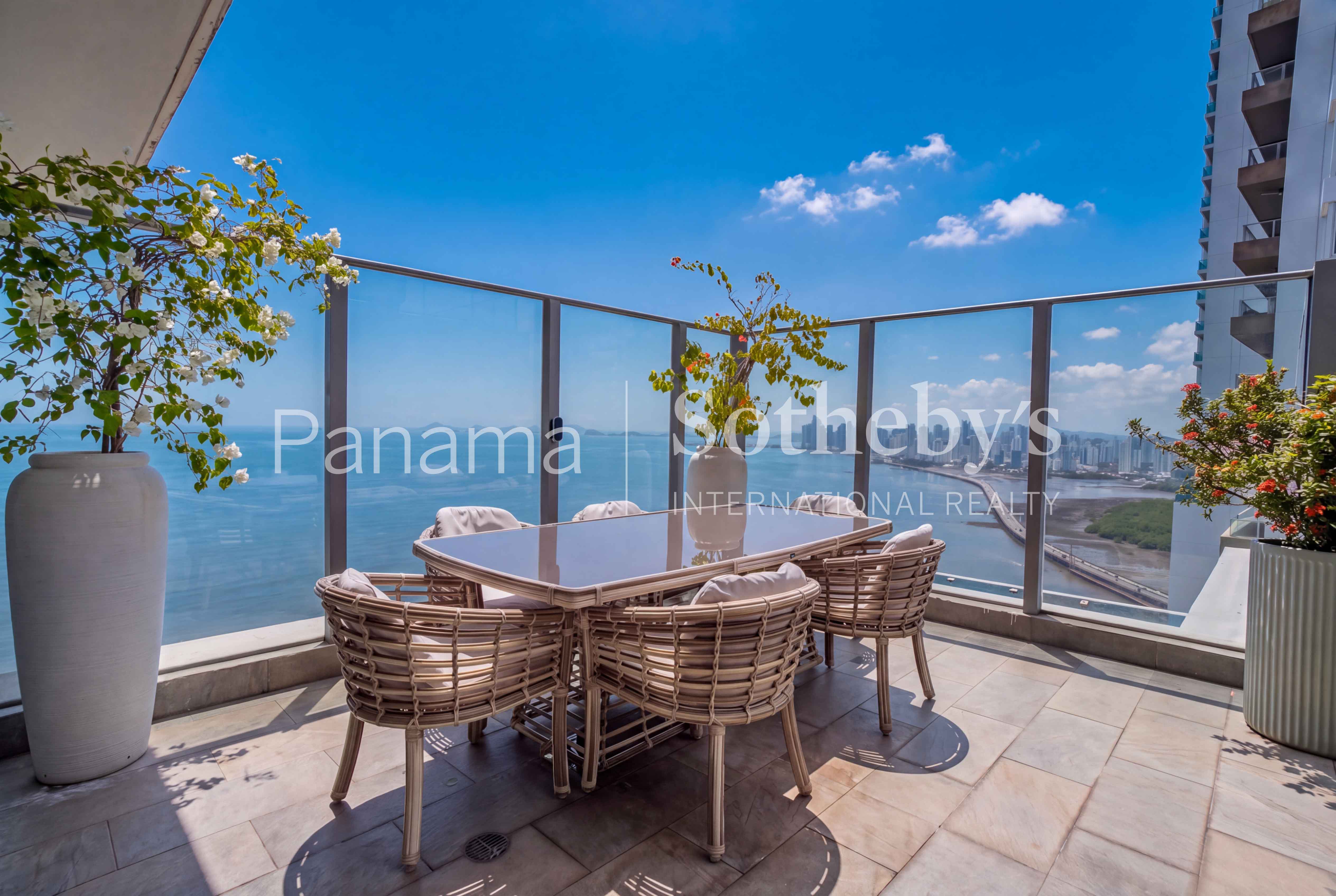  Four-Bedroom Full-Floor Penthouse with Private Jacuzzi  Regalia, Costa del Este - 物件實景