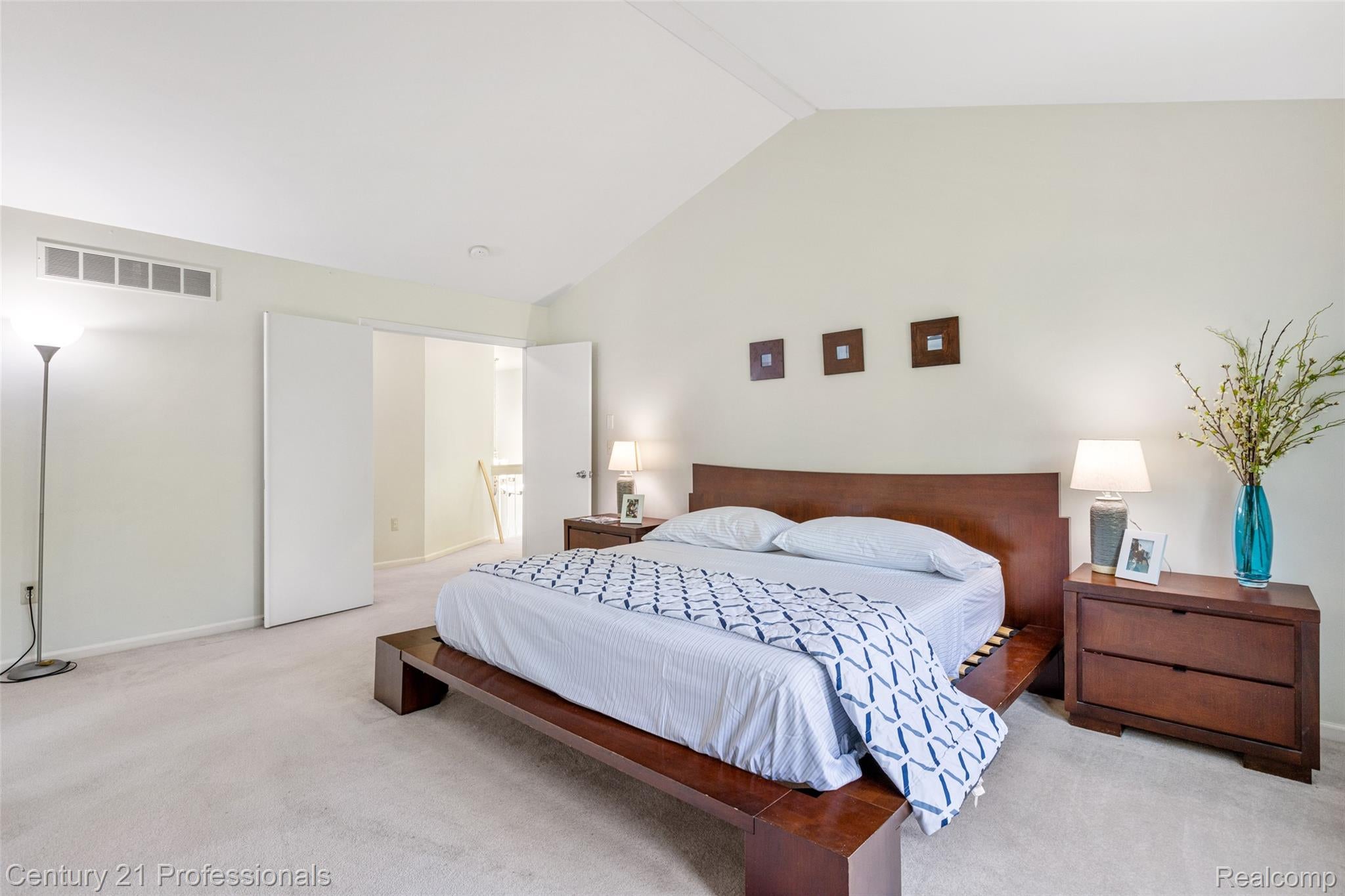 LakeOrion, Michigan, 48359, United States, 4 Bedrooms Bedrooms, ,3 BathroomsBathrooms,Residential,For Sale,1973715