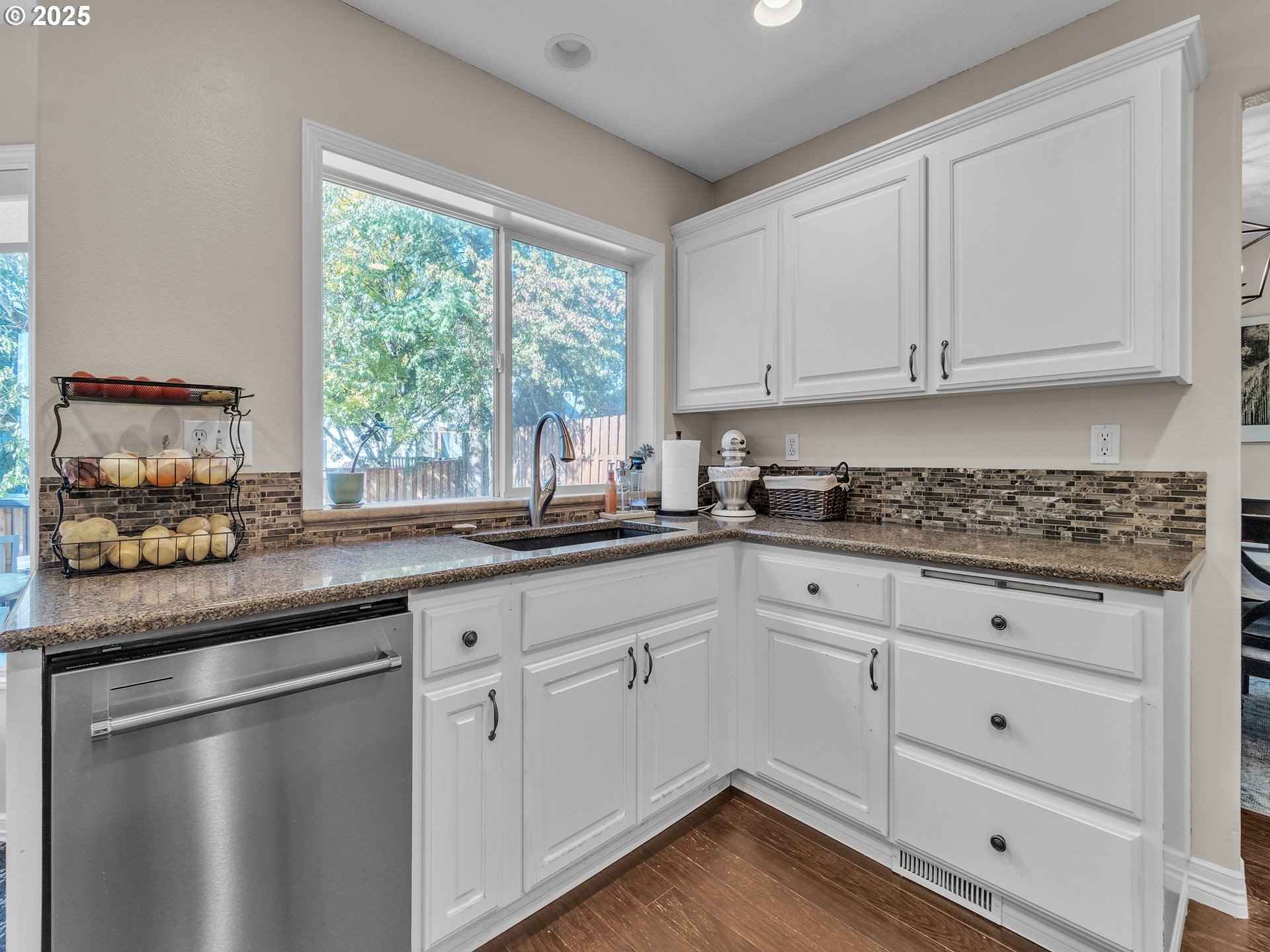 Newberg, Oregon, 97132, United States, 4 Bedrooms Bedrooms, ,3 BathroomsBathrooms,Residential,For Sale,1962580