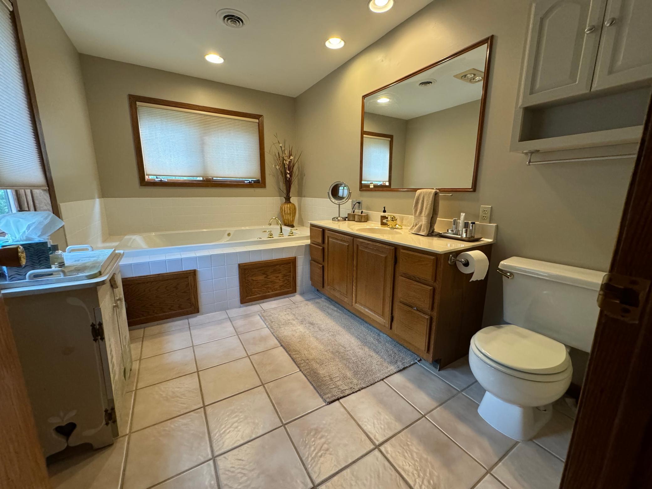 Albert Lea, Minnesota, 56007, United States, 4 Bedrooms Bedrooms, ,2 BathroomsBathrooms,Residential,For Sale,1977784