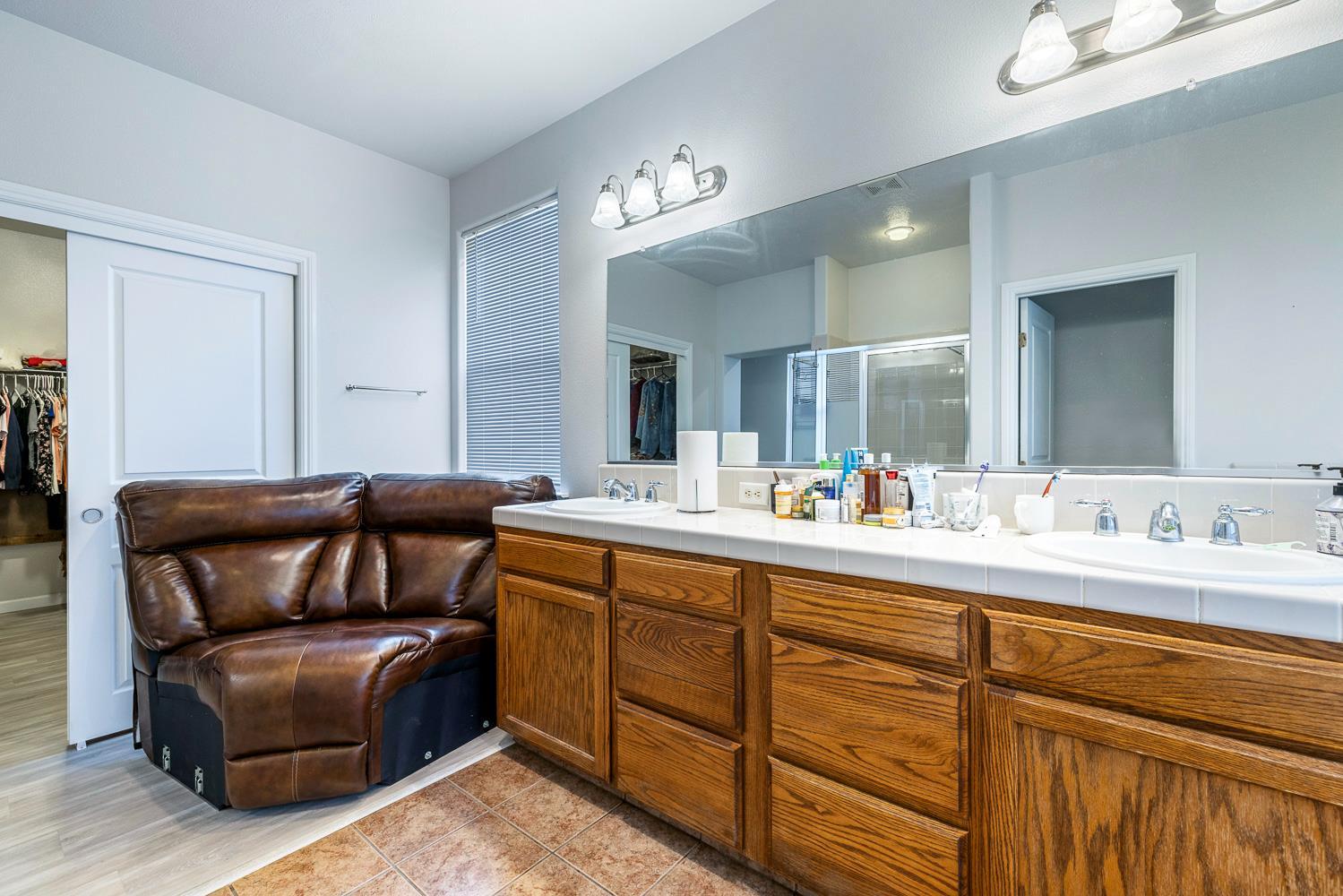 Fresno, California, 93727, United States, 4 Bedrooms Bedrooms, ,2 BathroomsBathrooms,Residential,For Sale,2008580