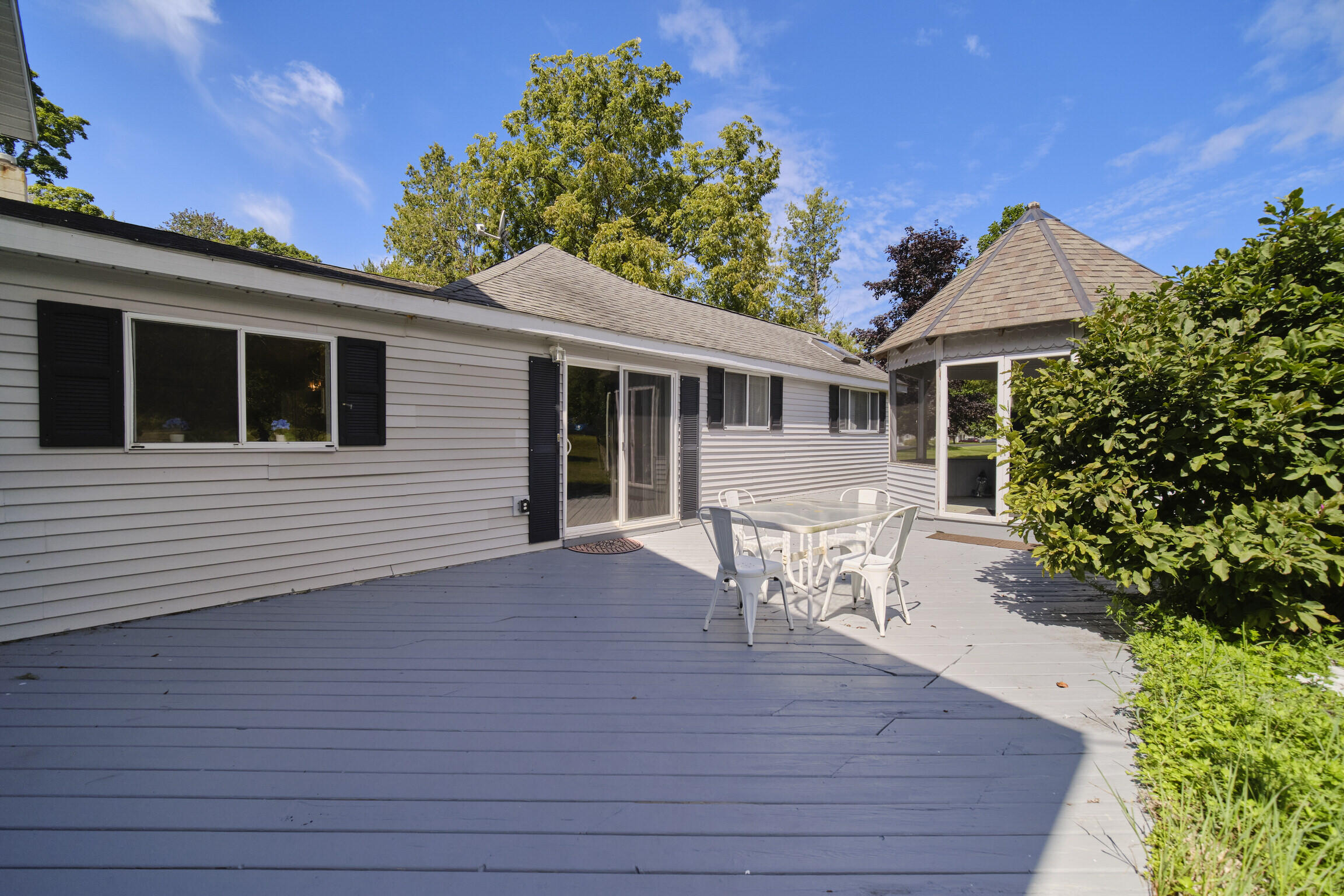 Manistee, Michigan, 49660, United States, 7 Bedrooms Bedrooms, ,3 BathroomsBathrooms,Residential,For Sale,1943241