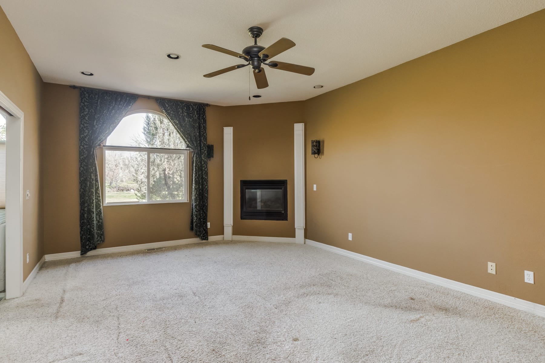  19330 NW GILLIHAN RD Portland, OR 97231 - 物件實景