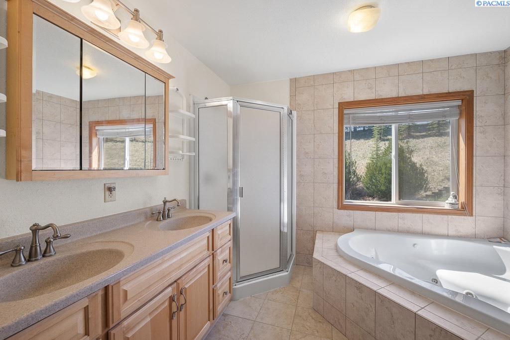 Pullman, Washington, 99163, United States, 4 Bedrooms Bedrooms, ,3 BathroomsBathrooms,Residential,For Sale,1777658