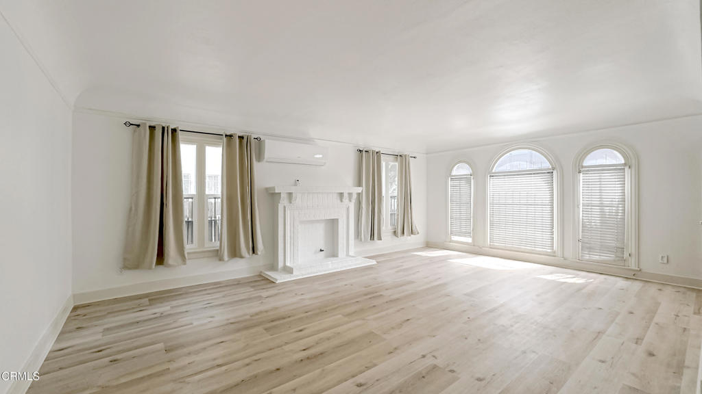 Los Angeles, California, 90036, United States, ,Residential,For Sale,1730001