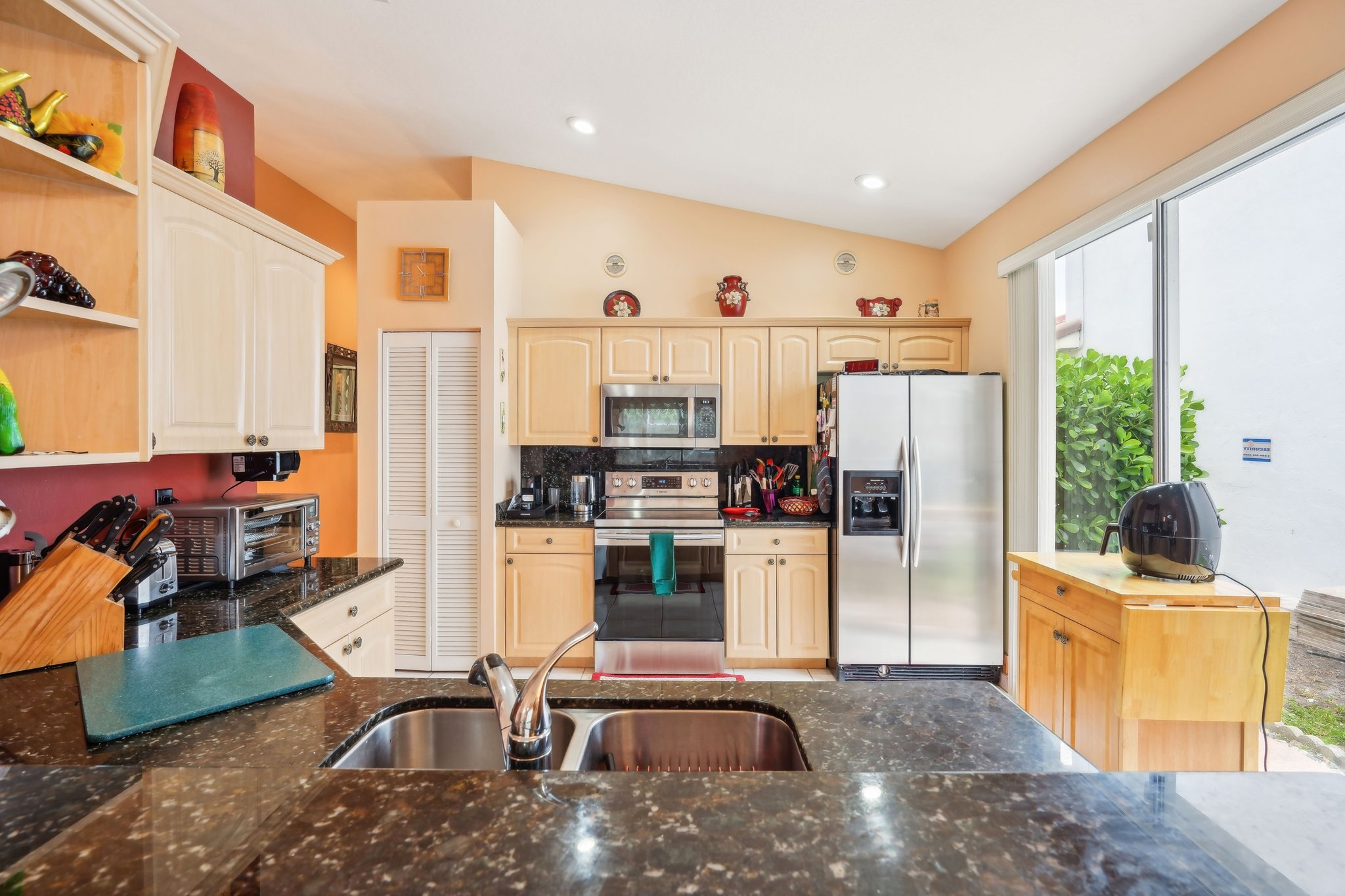 Coral Springs, Florida, 33071, United States, 3 Bedrooms Bedrooms, ,2 BathroomsBathrooms,Residential,For Sale,1923473