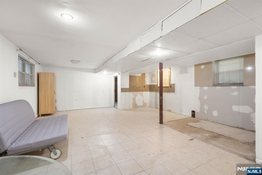 Harrison, New Jersey, 07029, United States, 6 Bedrooms Bedrooms, ,2 BathroomsBathrooms,Residential,For Sale,1992098