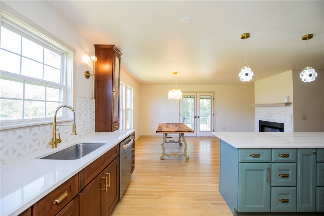 Siloam Springs, Arkansas, 72761, United States, 6 Bedrooms Bedrooms, ,4 BathroomsBathrooms,Residential,For Sale,1906870