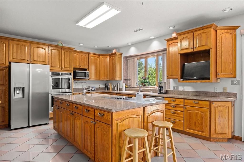Shiloh, Illinois, 62221, United States, 5 Bedrooms Bedrooms, ,6 BathroomsBathrooms,Residential,For Sale,1890091