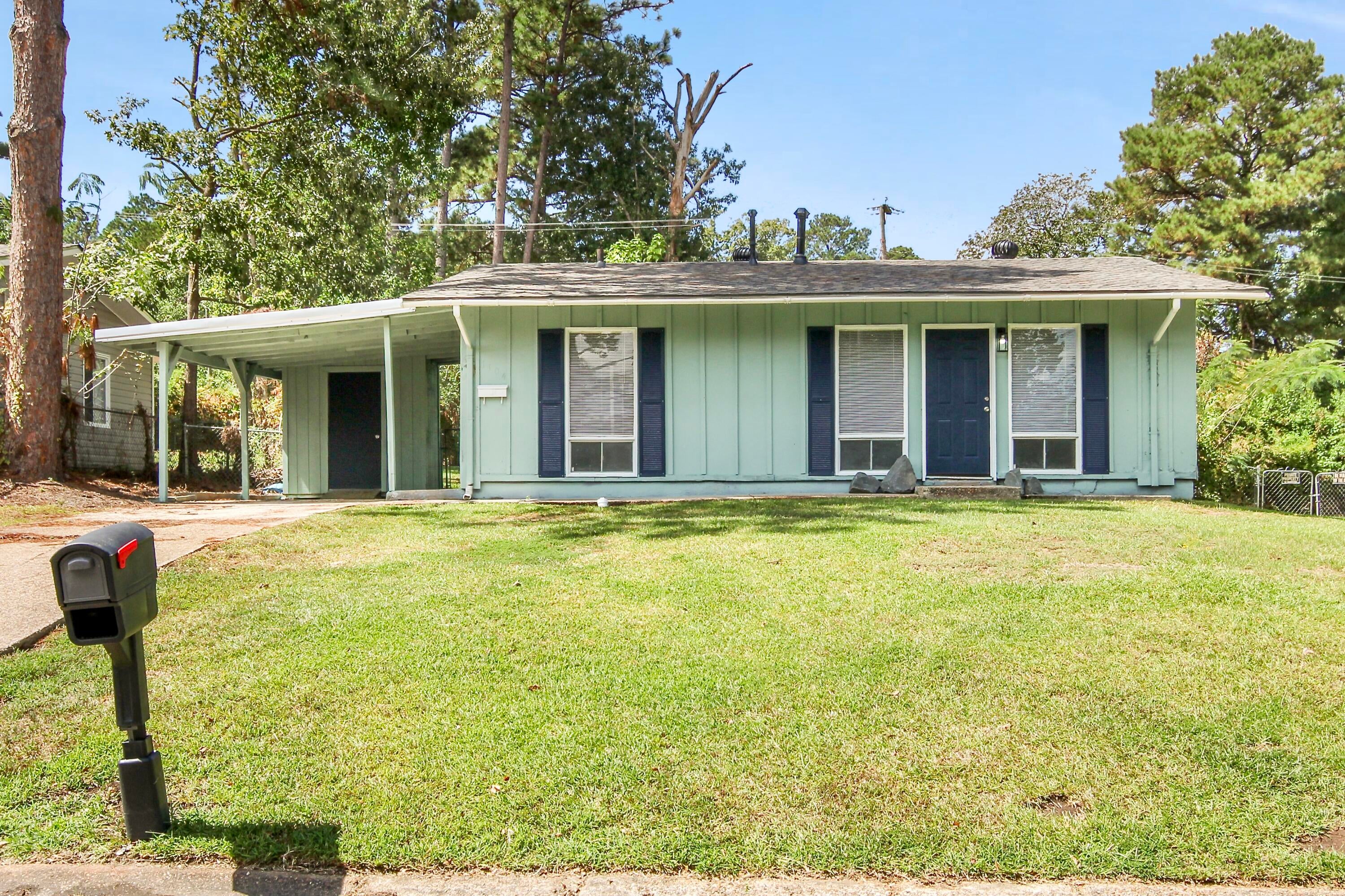 Anderson Dr, Leesville, LA 71446